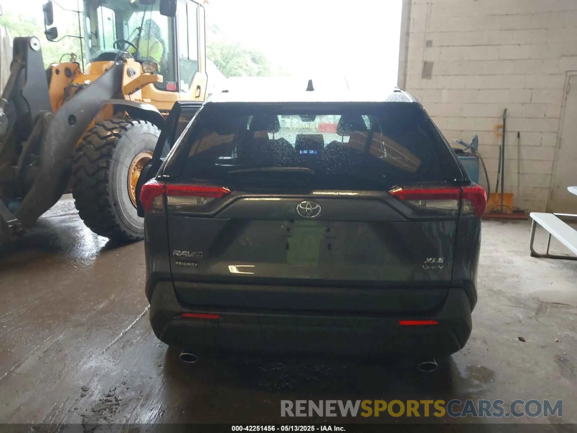 16 Photograph of a damaged car JTMRWRFV8SJ063275 TOYOTA RAV4 HYBRID 2025