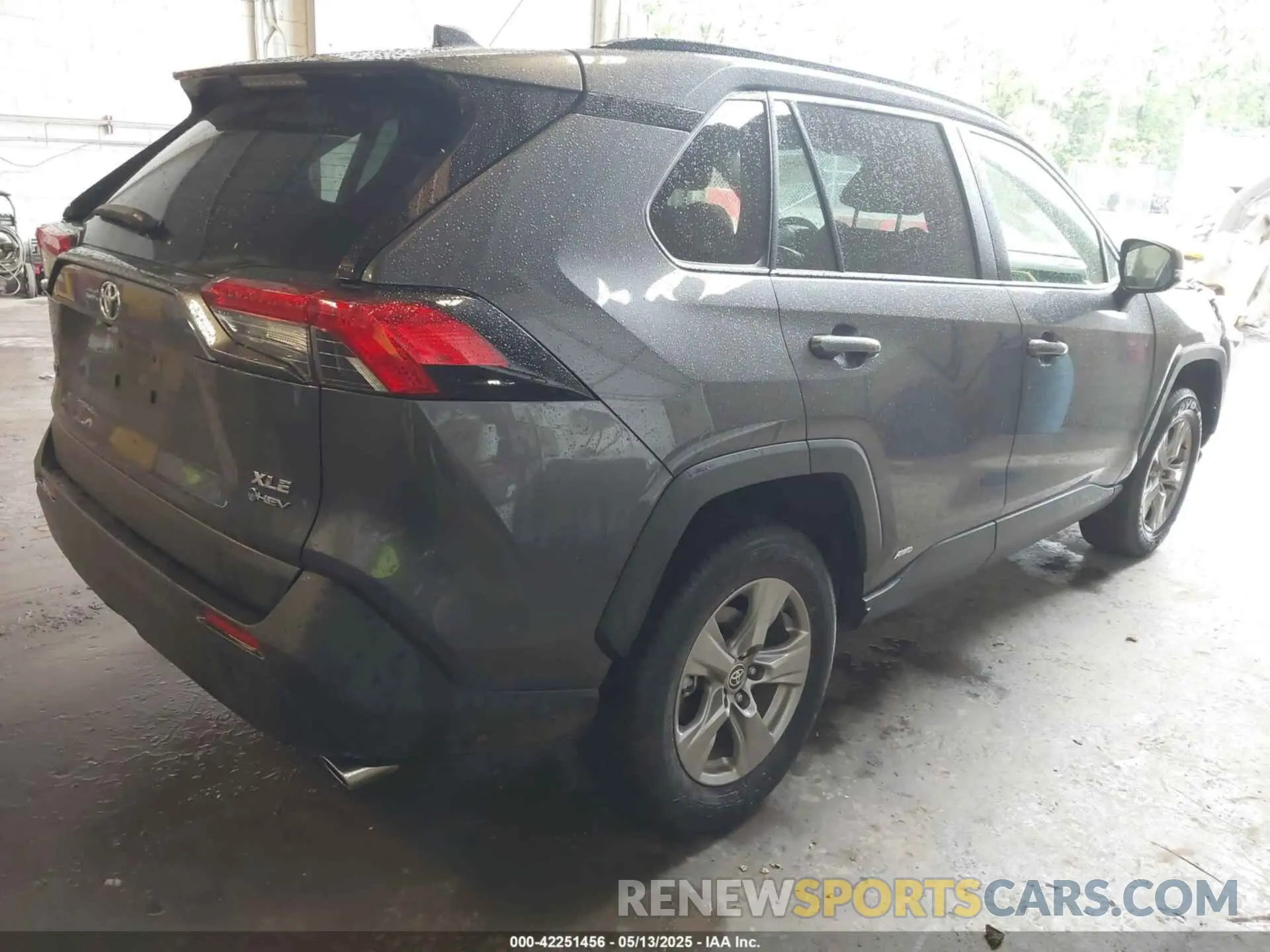 4 Photograph of a damaged car JTMRWRFV8SJ063275 TOYOTA RAV4 HYBRID 2025
