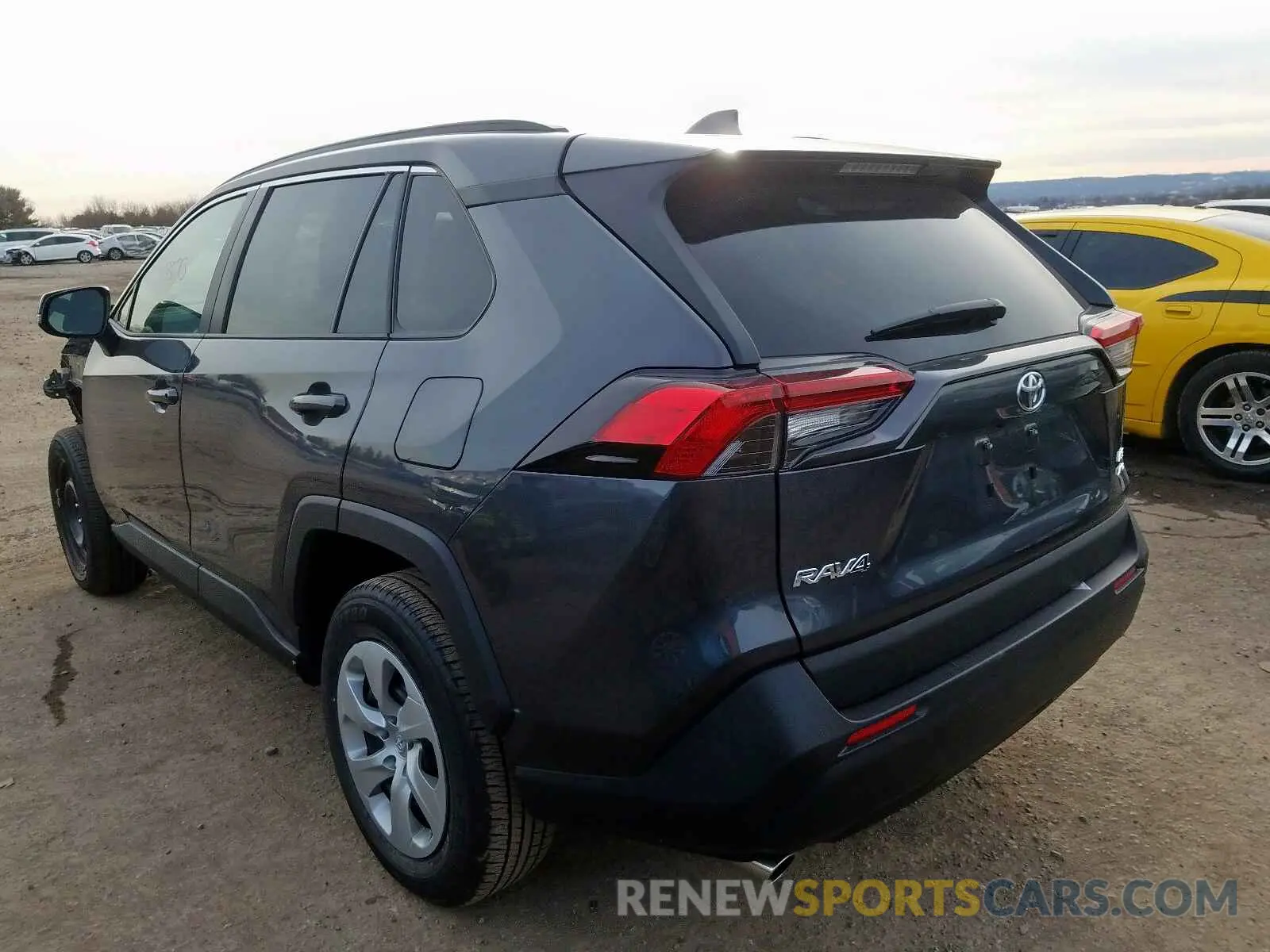 3 Фотография поврежденного автомобиля 2T3G1RFV0KW083866 TOYOTA RAV4 LE 2019