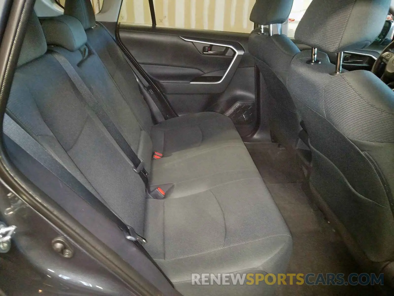 6 Фотография поврежденного автомобиля 2T3G1RFV0KW083883 TOYOTA RAV4 LE 2019