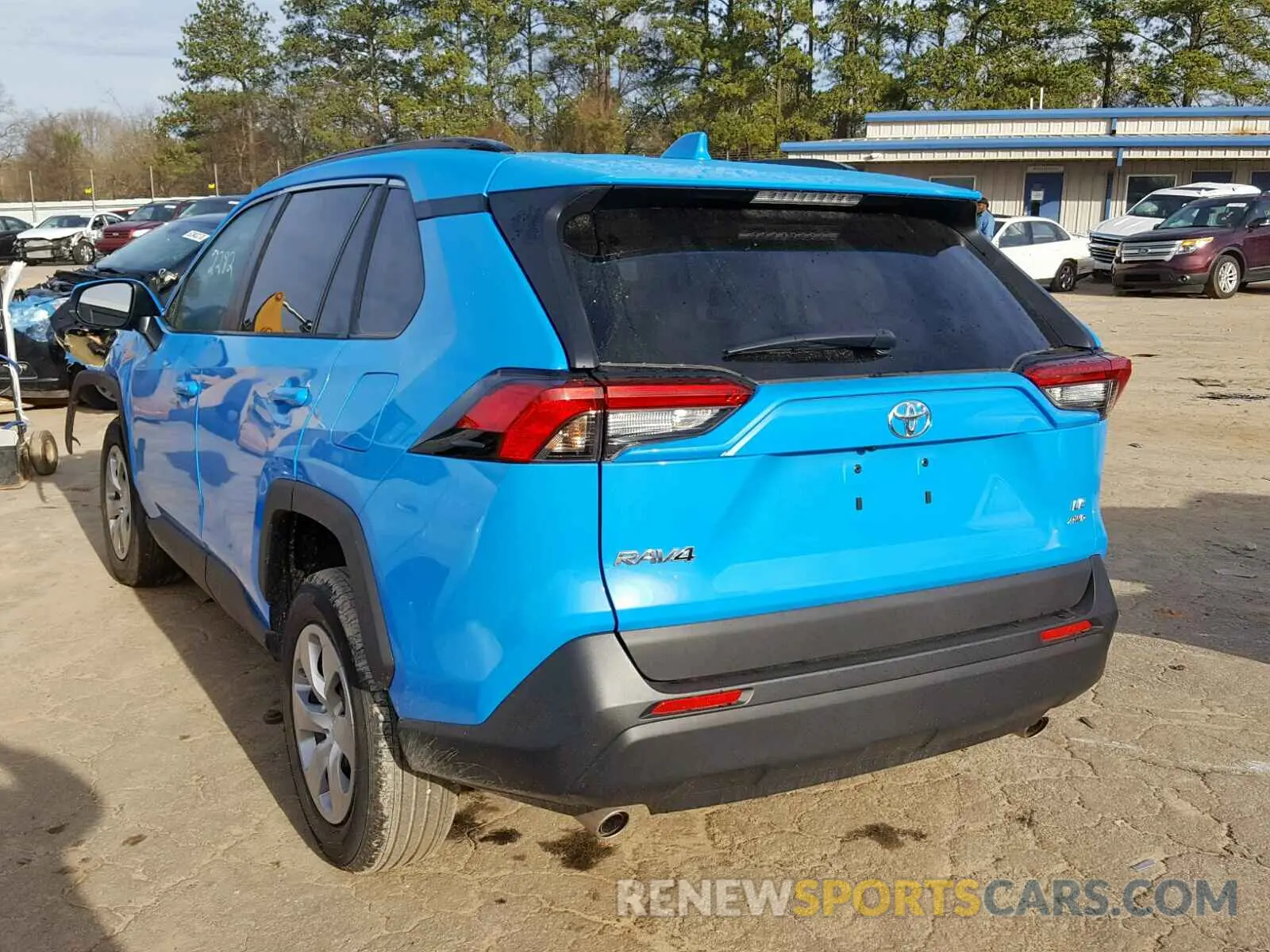 3 Фотография поврежденного автомобиля 2T3G1RFV3KW009051 TOYOTA RAV4 LE 2019