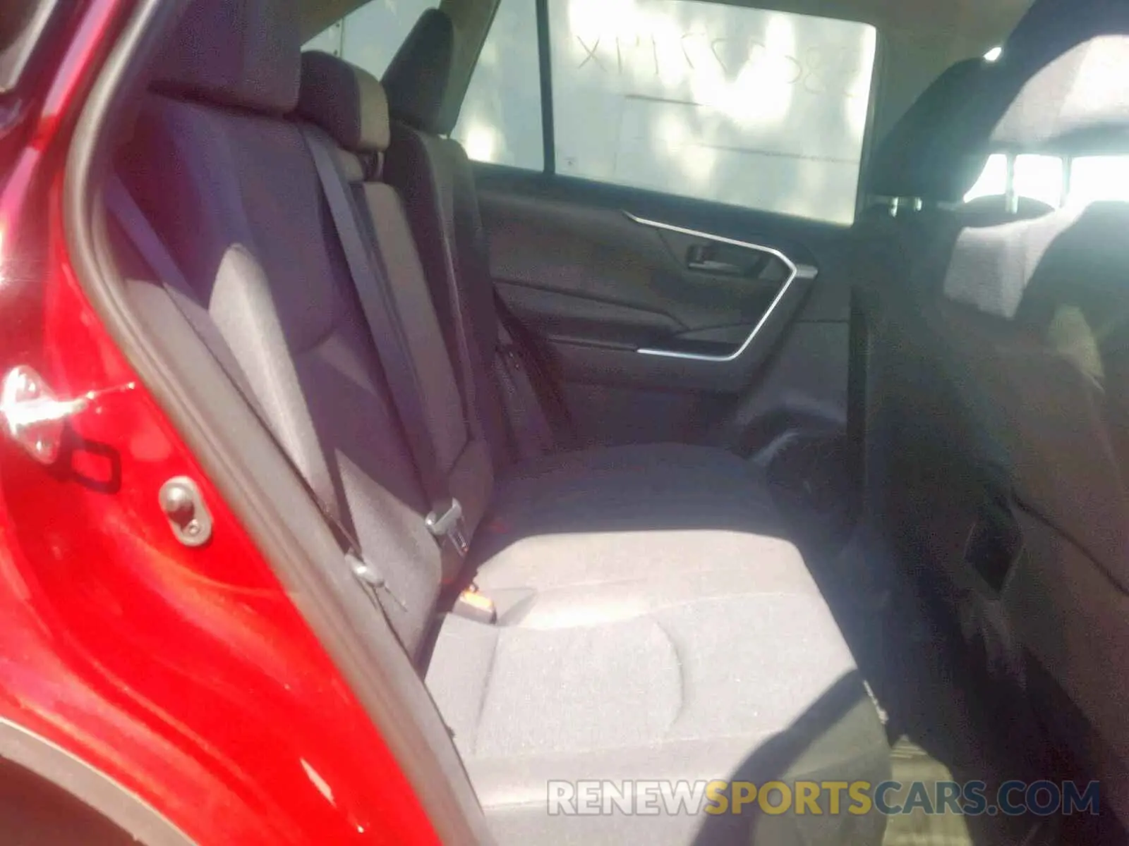 6 Фотография поврежденного автомобиля 2T3G1RFV6KW035949 TOYOTA RAV4 LE 2019