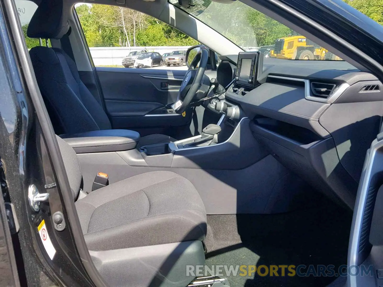 5 Фотография поврежденного автомобиля 2T3H1RFV0KW019606 TOYOTA RAV4 LE 2019