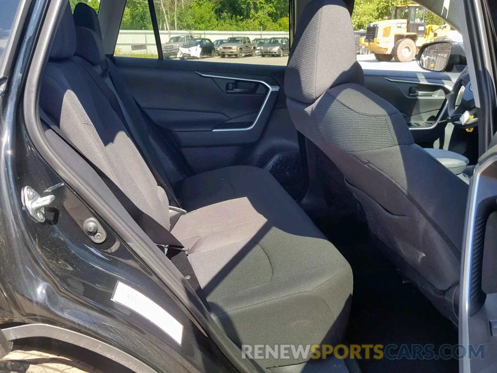 6 Фотография поврежденного автомобиля 2T3H1RFV0KW019606 TOYOTA RAV4 LE 2019