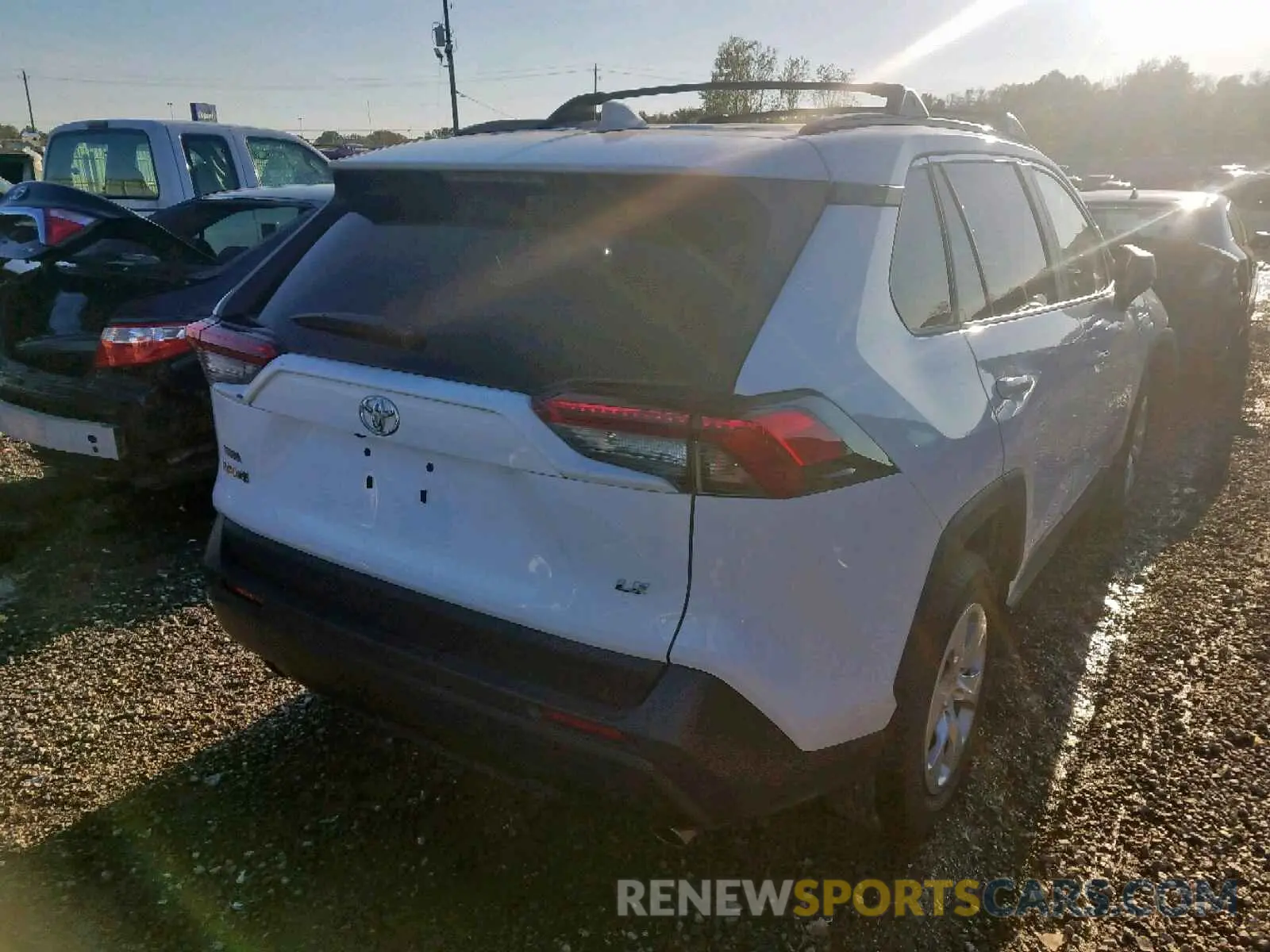 4 Фотография поврежденного автомобиля 2T3H1RFV2KW001141 TOYOTA RAV4 LE 2019
