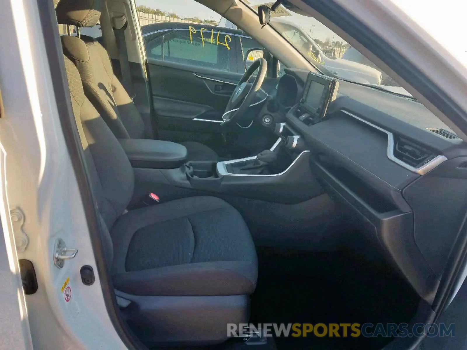 5 Фотография поврежденного автомобиля 2T3H1RFV2KW001141 TOYOTA RAV4 LE 2019