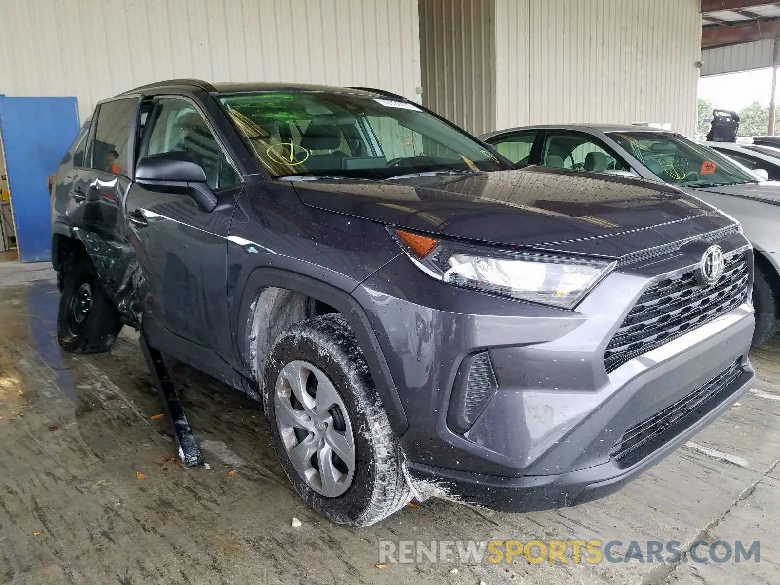 1 Фотография поврежденного автомобиля 2T3H1RFV5KW044498 TOYOTA RAV4 LE 2019