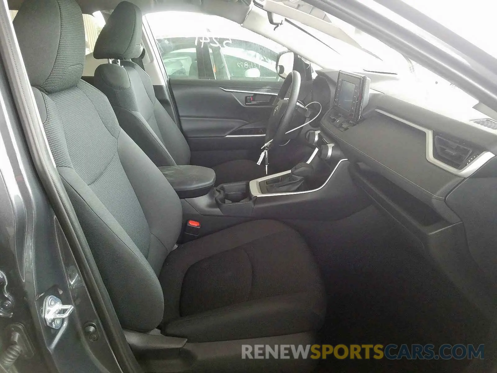 5 Фотография поврежденного автомобиля 2T3H1RFV5KW044498 TOYOTA RAV4 LE 2019