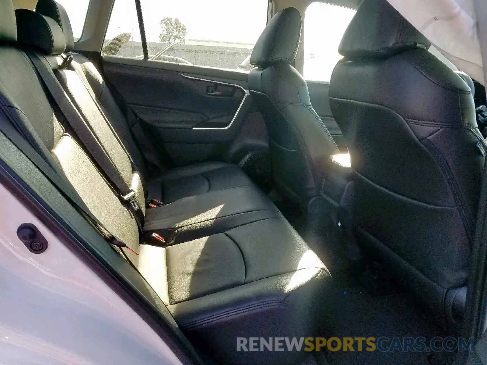 6 Photograph of a damaged car 2T3H1RFV7KW017268 TOYOTA RAV4 LE 2019