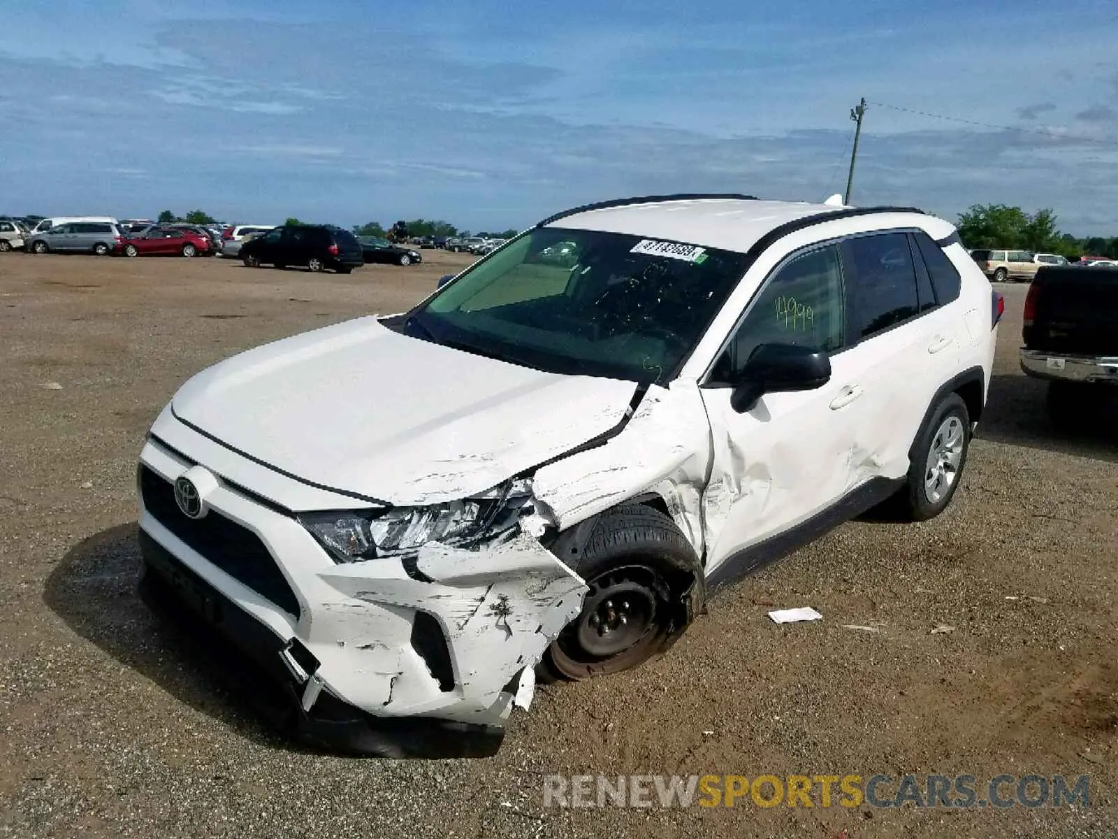 2 Фотография поврежденного автомобиля JTMF1RFV0KD002695 TOYOTA RAV4 LE 2019