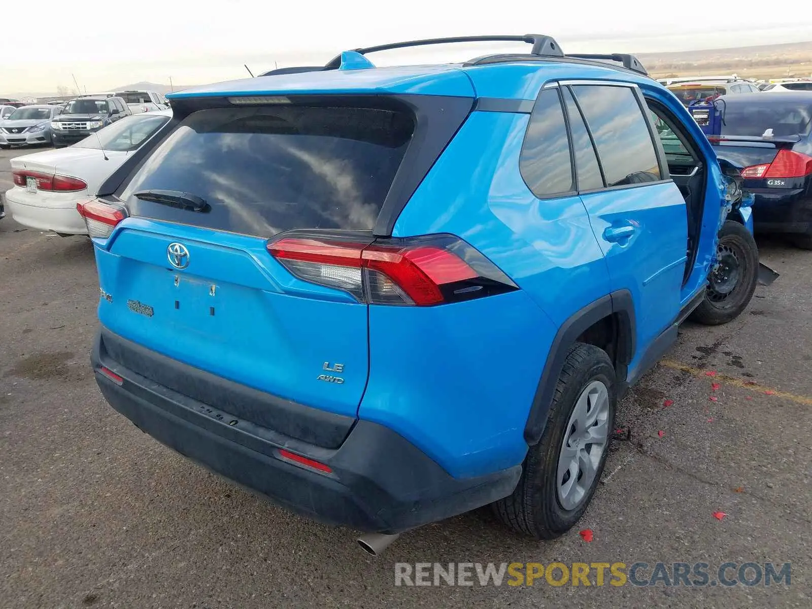 4 Фотография поврежденного автомобиля JTMF1RFV6KD002068 TOYOTA RAV4 LE 2019