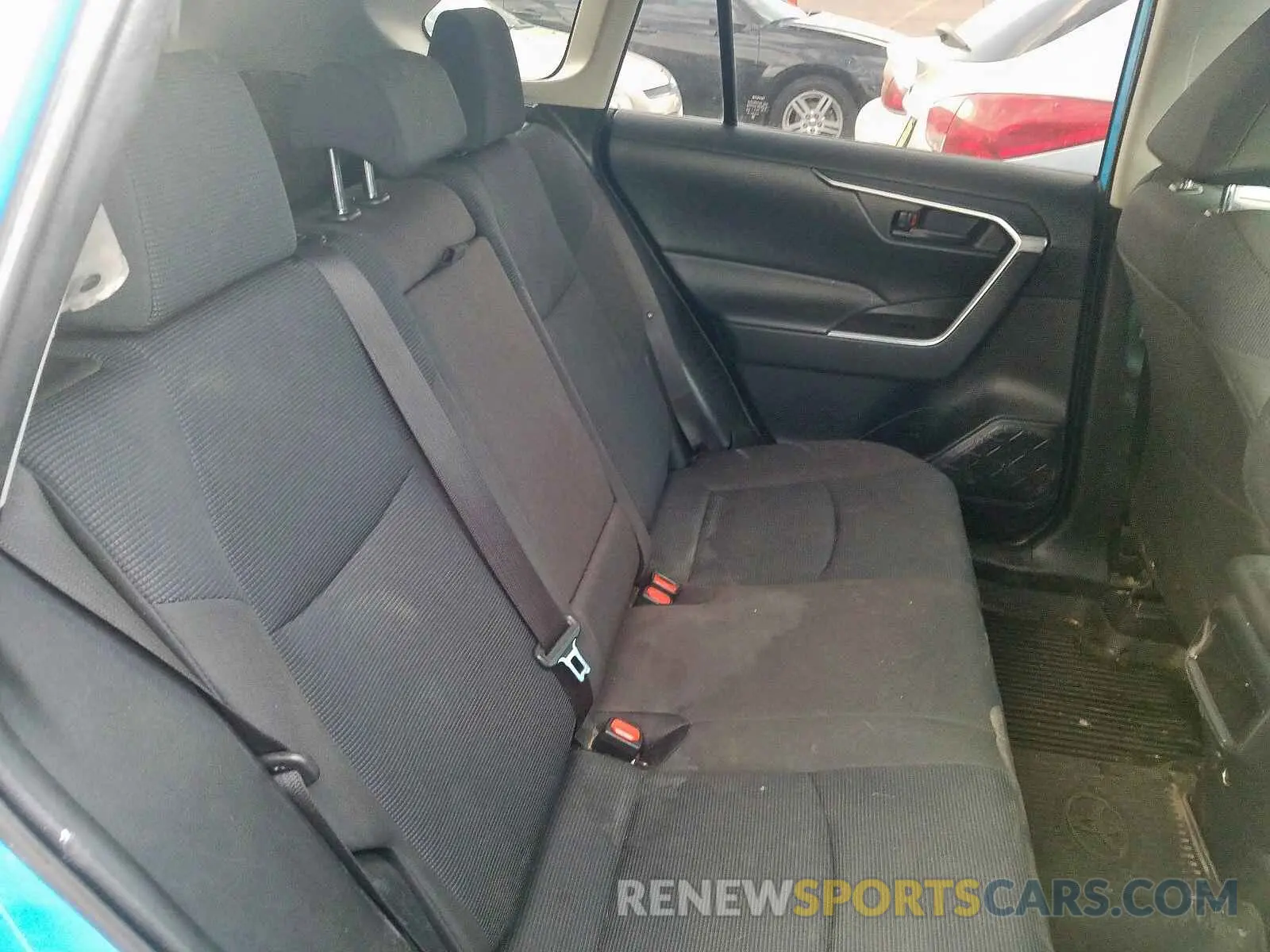 6 Фотография поврежденного автомобиля JTMF1RFV6KD002068 TOYOTA RAV4 LE 2019