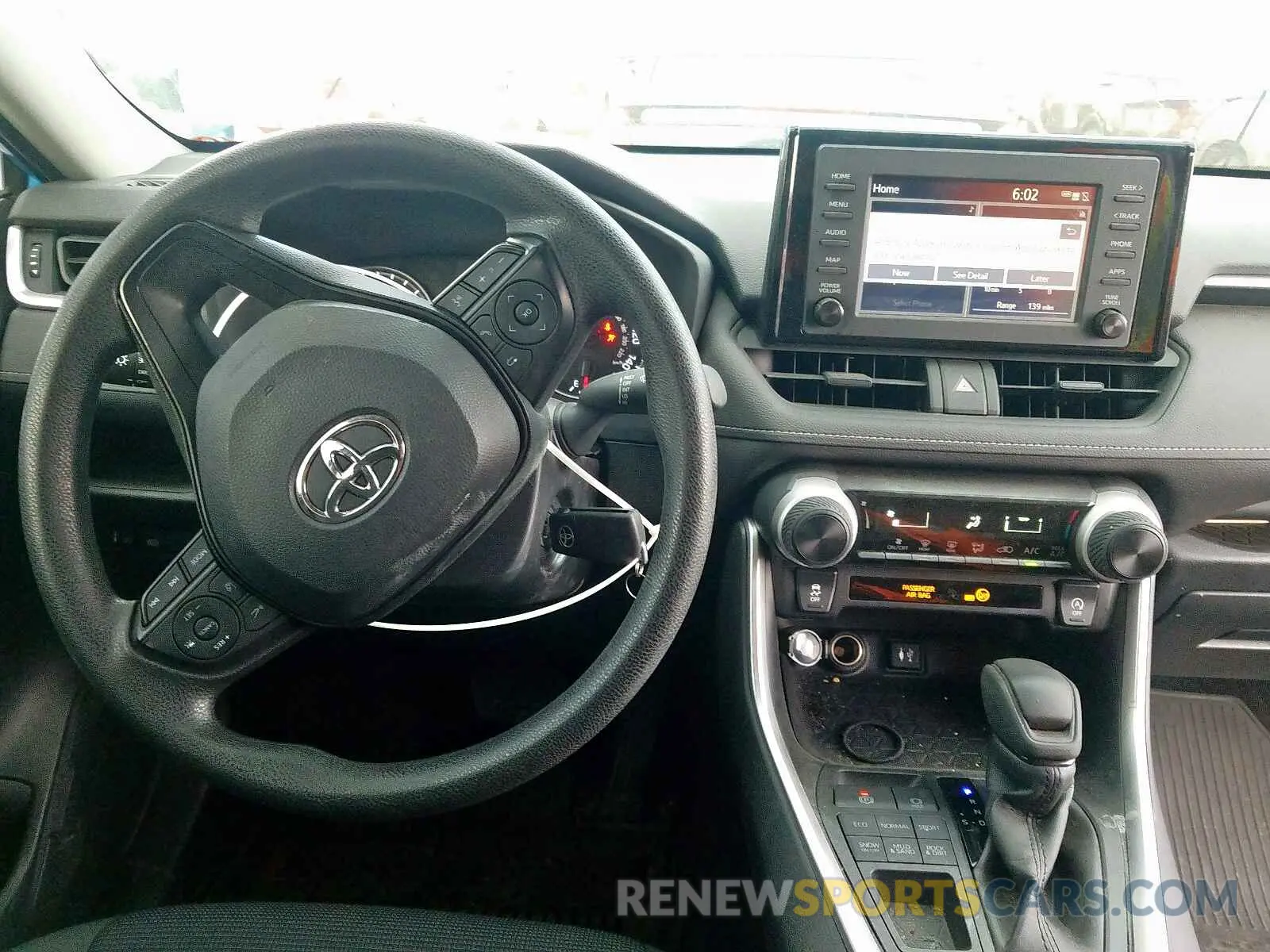 9 Фотография поврежденного автомобиля JTMF1RFV6KD002068 TOYOTA RAV4 LE 2019