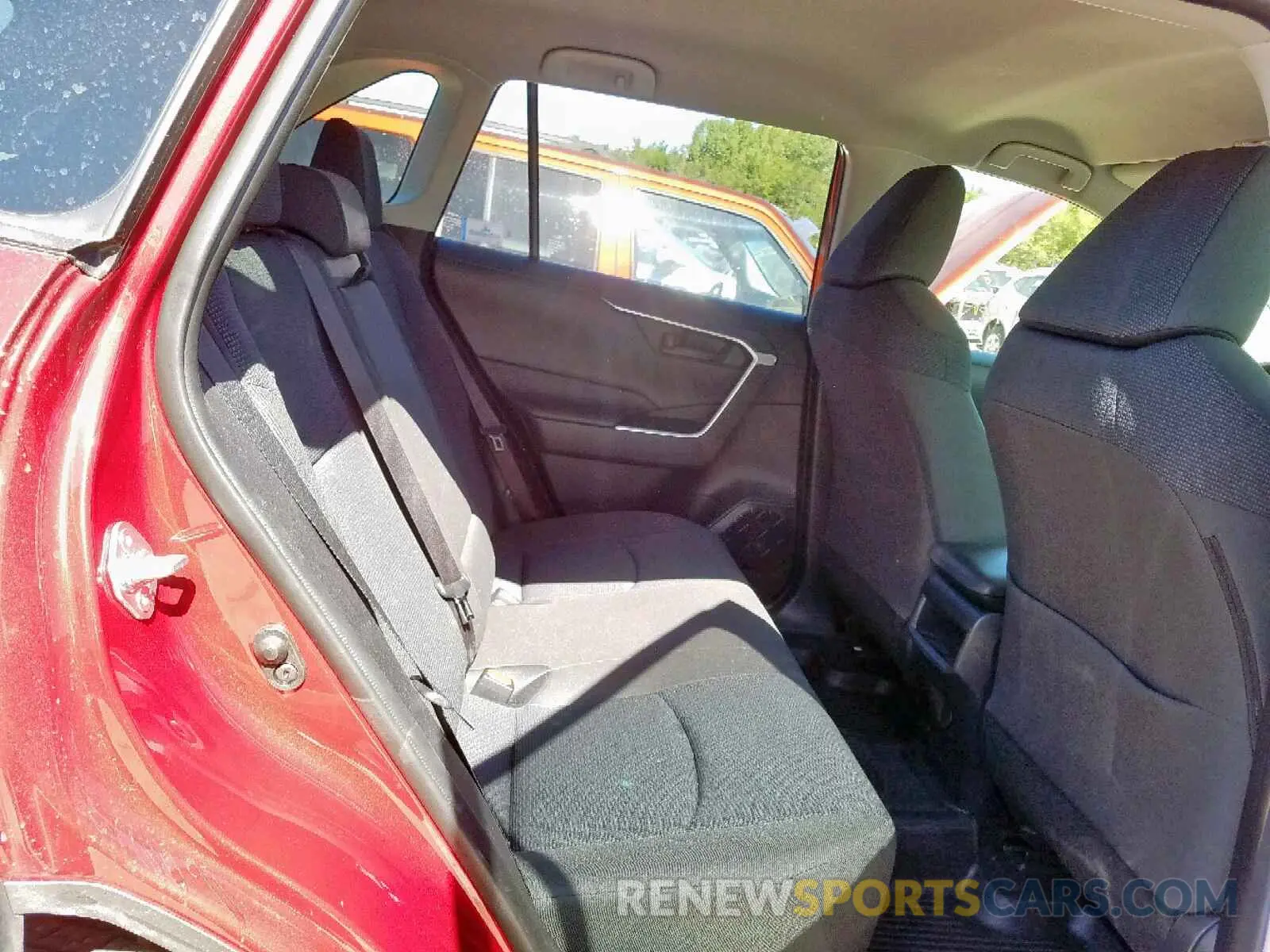 6 Photograph of a damaged car JTMG1RFV0KJ002105 TOYOTA RAV4 LE 2019