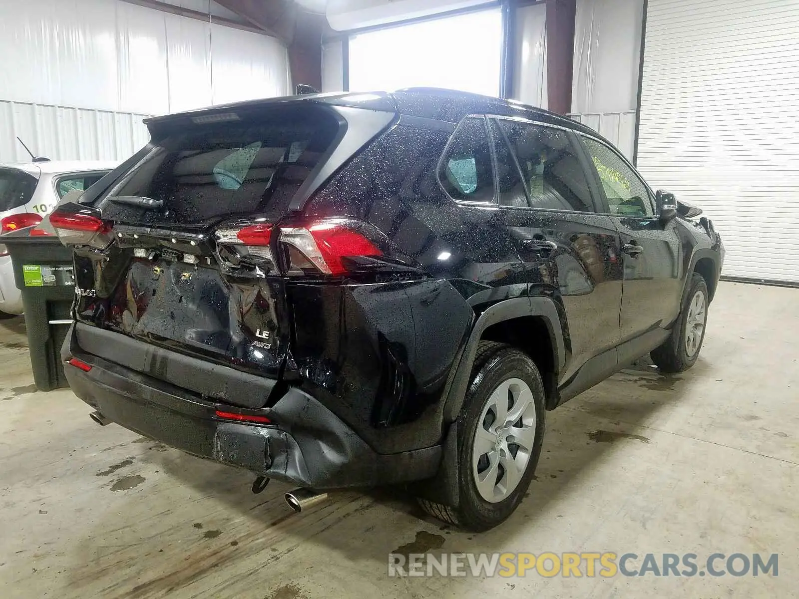 4 Фотография поврежденного автомобиля JTMG1RFV1KJ004963 TOYOTA RAV4 LE 2019
