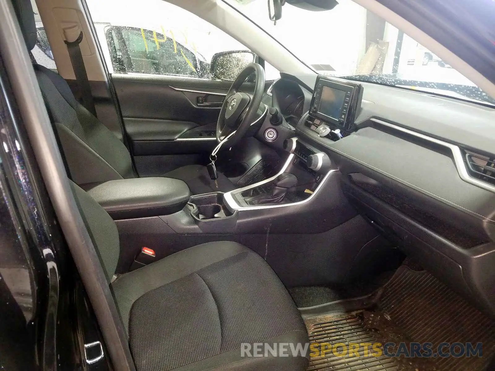 5 Фотография поврежденного автомобиля JTMG1RFV1KJ004963 TOYOTA RAV4 LE 2019