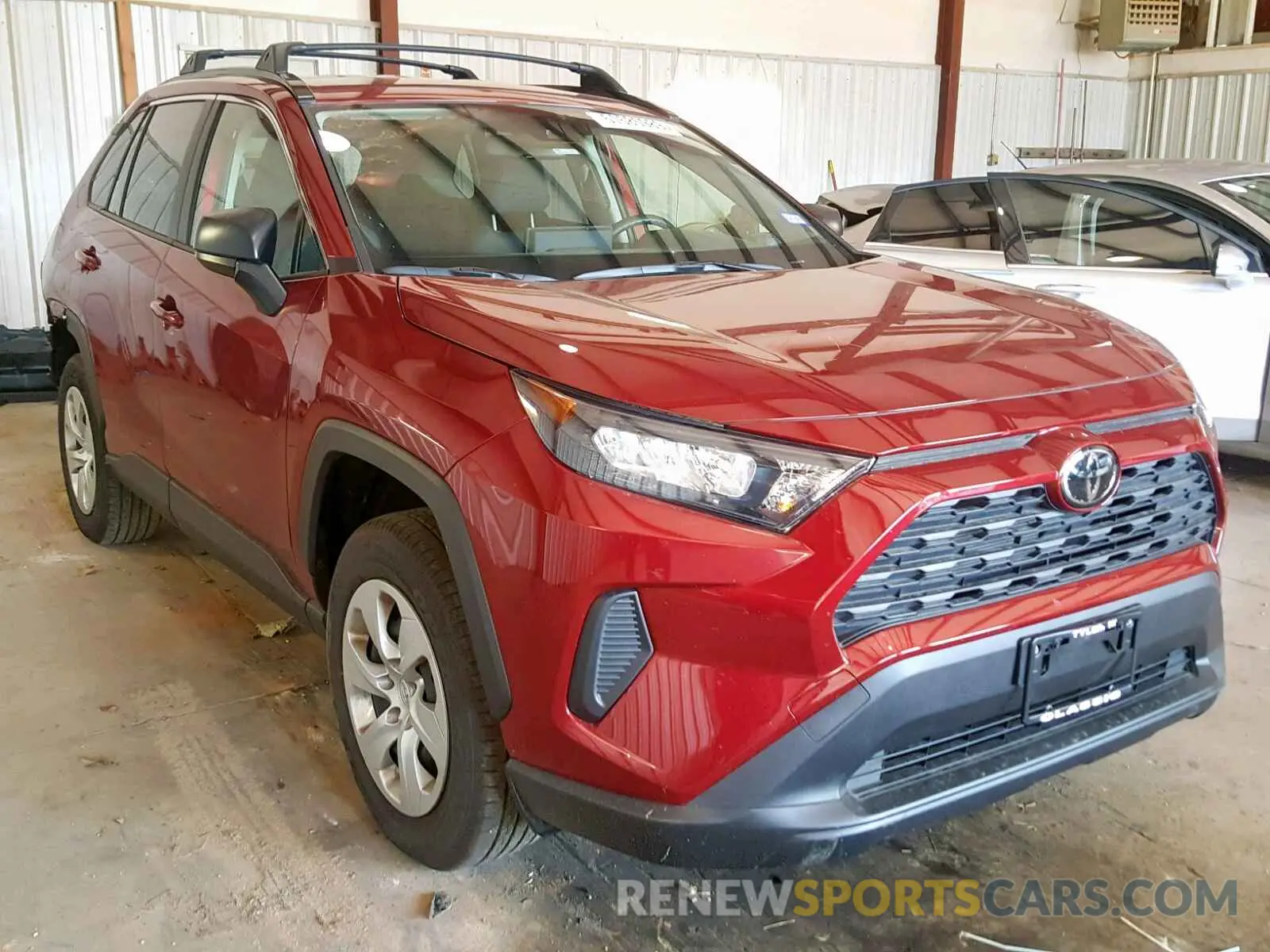 1 Фотография поврежденного автомобиля JTMH1RFV2KD018115 TOYOTA RAV4 LE 2019