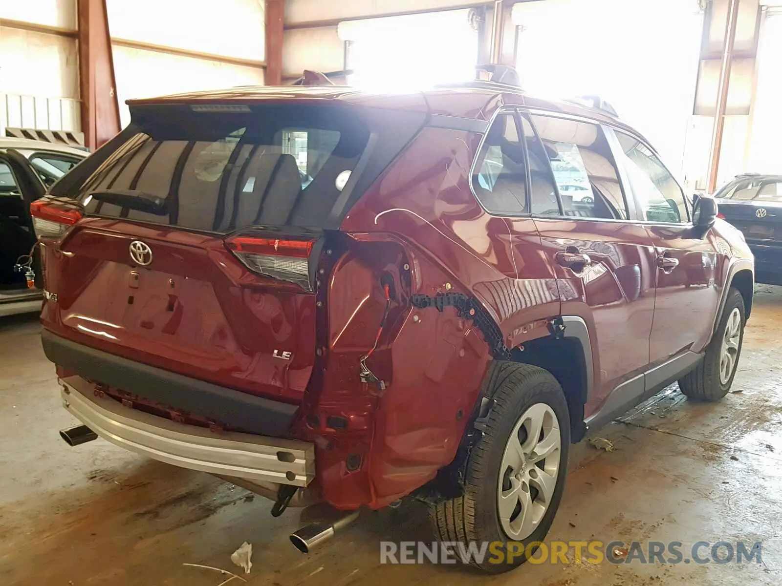 4 Фотография поврежденного автомобиля JTMH1RFV2KD018115 TOYOTA RAV4 LE 2019