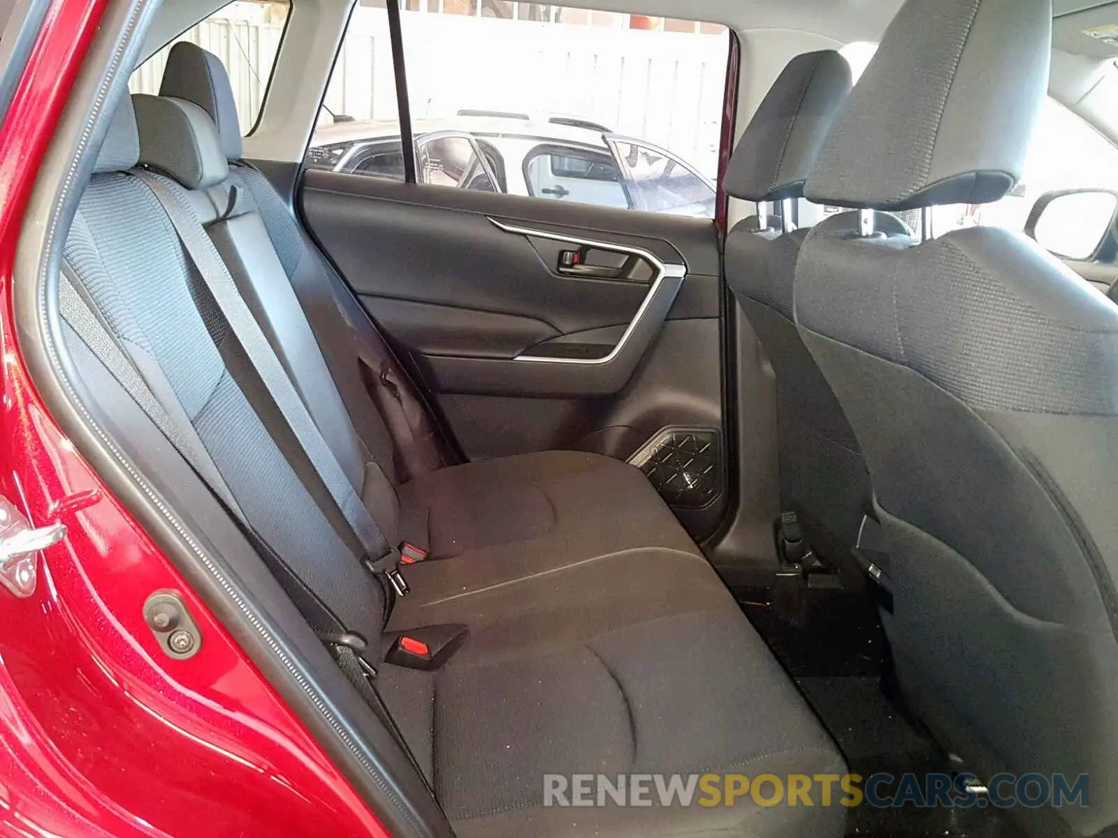 6 Фотография поврежденного автомобиля JTMH1RFV2KD018115 TOYOTA RAV4 LE 2019