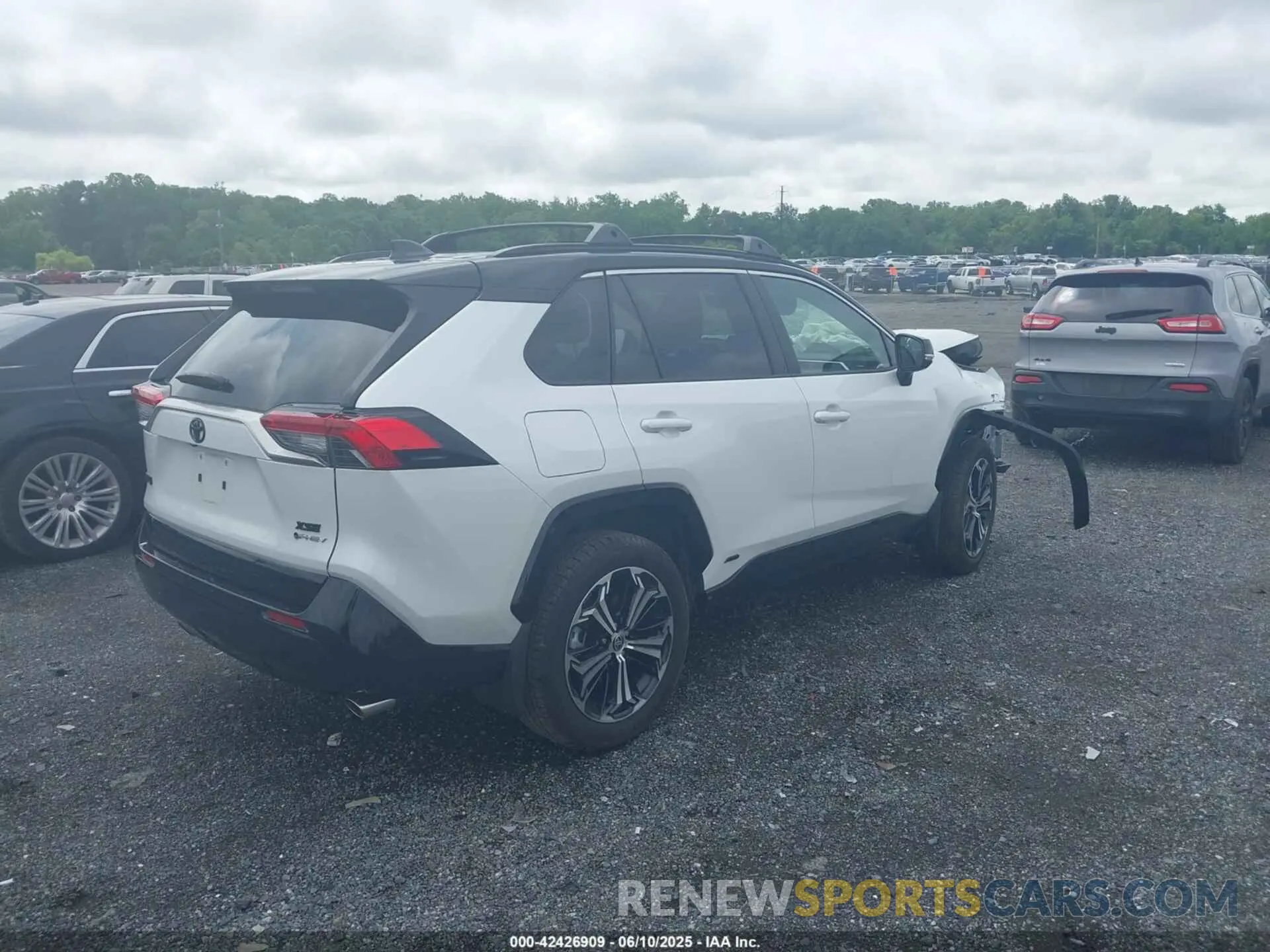 4 Photograph of a damaged car JTMEB3FV4SD237610 TOYOTA RAV4 PLUG-IN HYBRID 2025