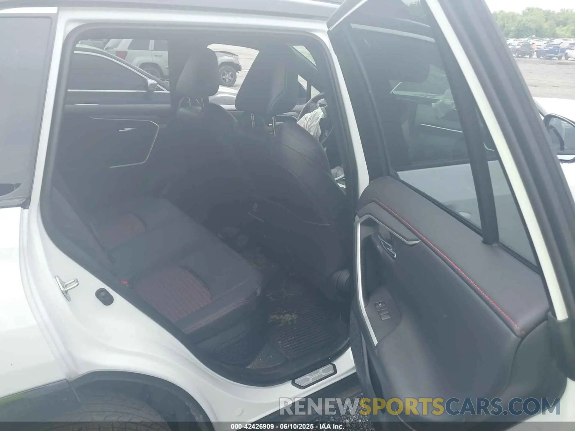 8 Photograph of a damaged car JTMEB3FV4SD237610 TOYOTA RAV4 PLUG-IN HYBRID 2025