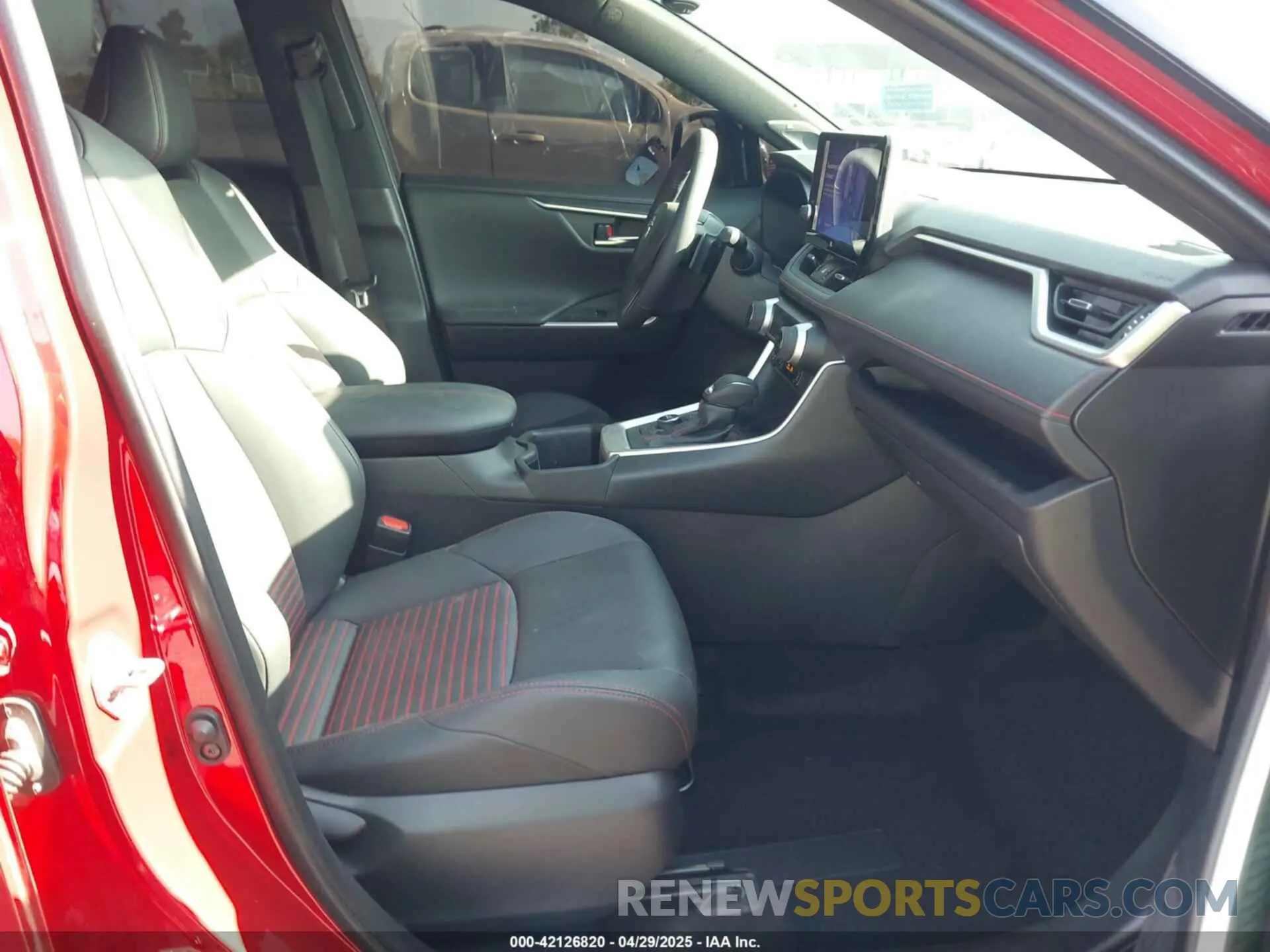 5 Фотография поврежденного автомобиля JTMEB3FVXSD244190 TOYOTA RAV4 PLUG-IN HYBRID 2025