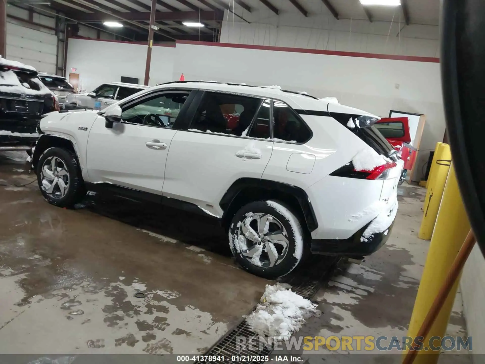 3 Фотография поврежденного автомобиля JTMAB3FV6MD050175 TOYOTA RAV4 PRIME 2021
