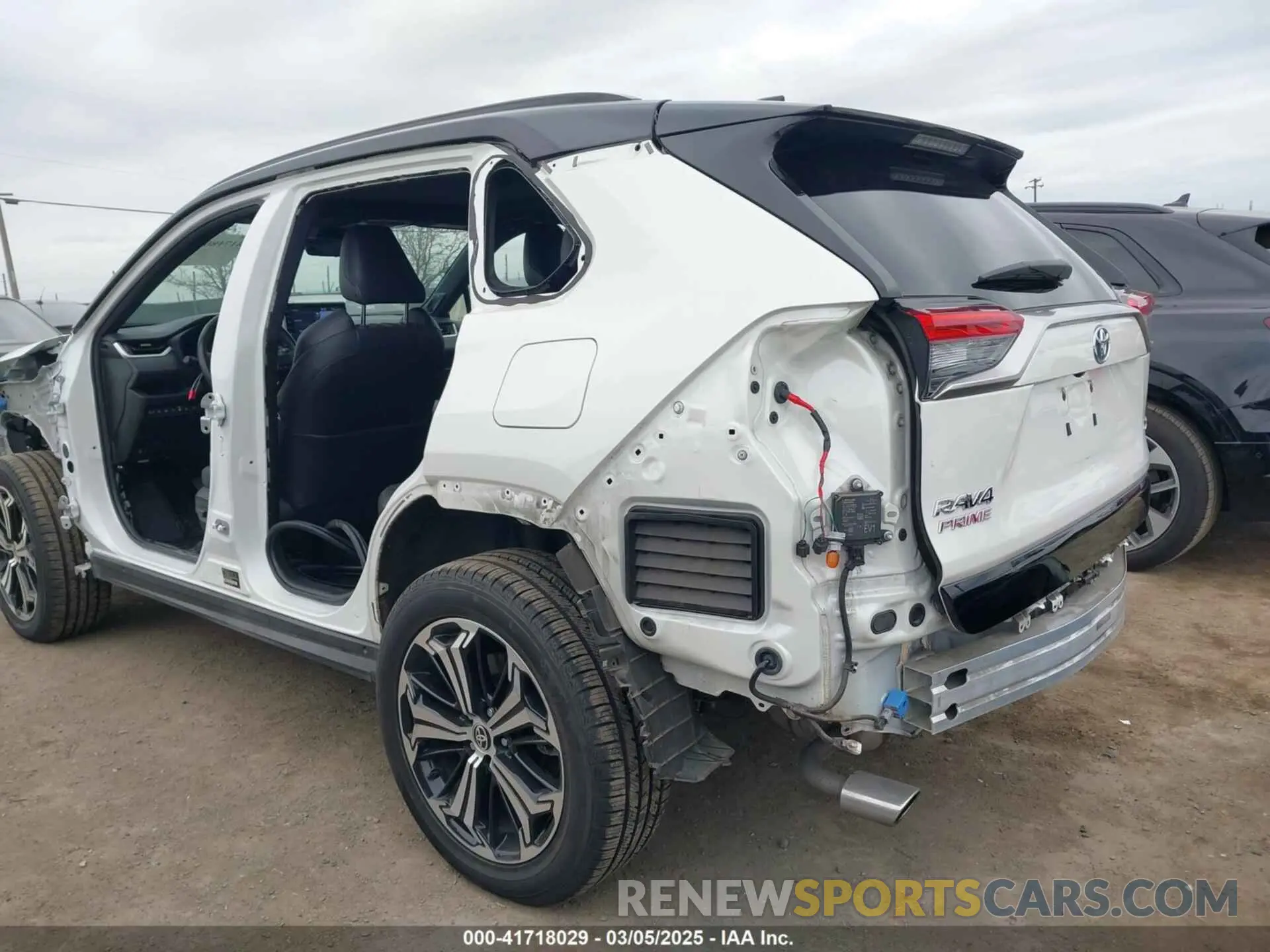 18 Photograph of a damaged car JTMFB3FV5MD074392 TOYOTA RAV4 PRIME 2021