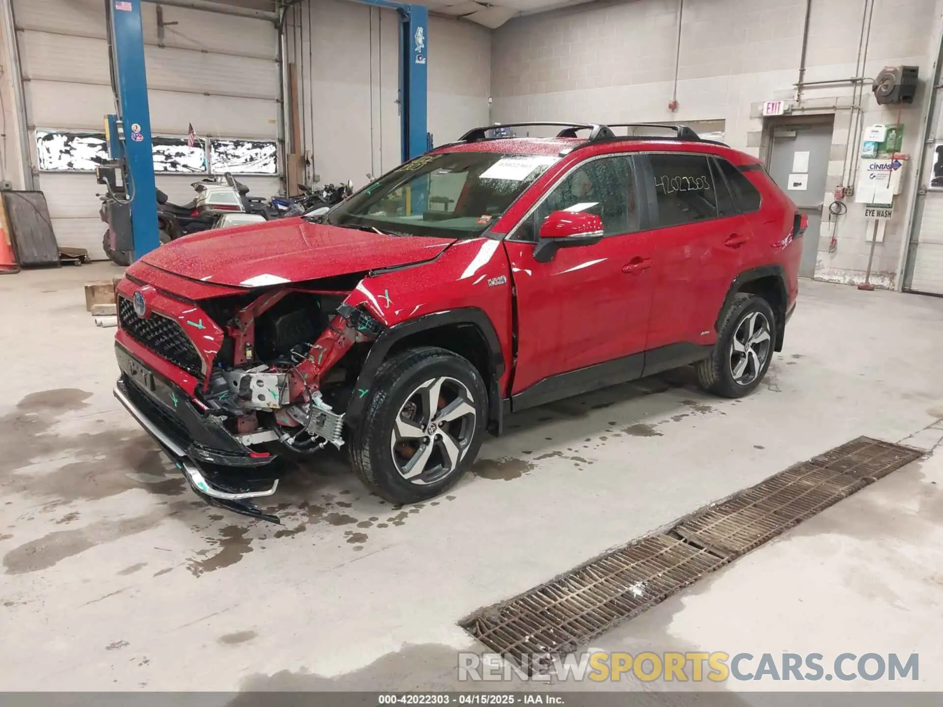 2 Фотография поврежденного автомобиля JTMCB3FV7ND087777 TOYOTA RAV4 PRIME 2022
