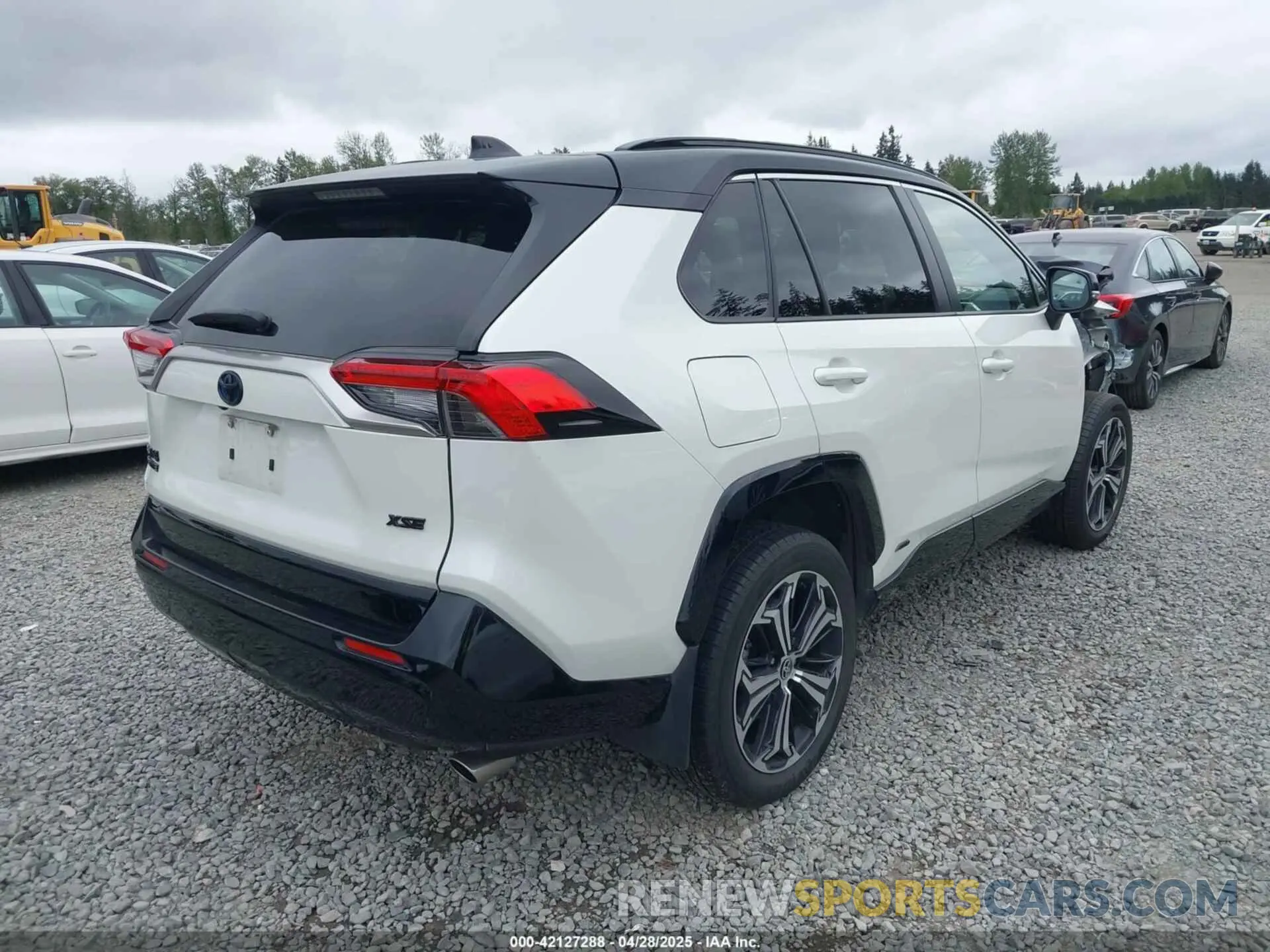 4 Photograph of a damaged car JTMEB3FV1ND100256 TOYOTA RAV4 PRIME 2022