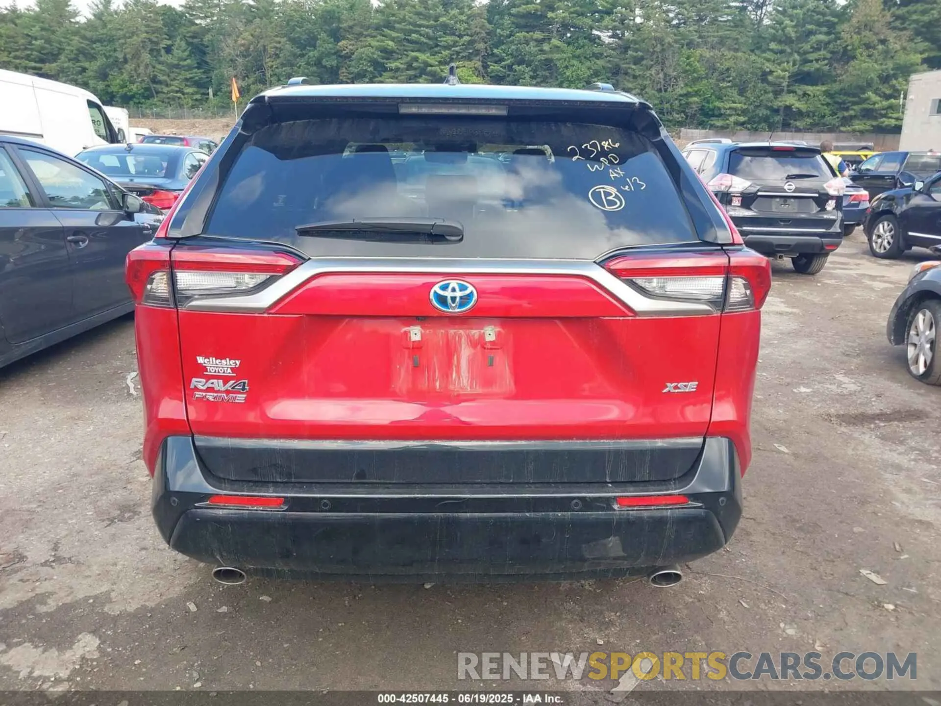 16 Photograph of a damaged car JTMFB3FV7ND083838 TOYOTA RAV4 PRIME 2022