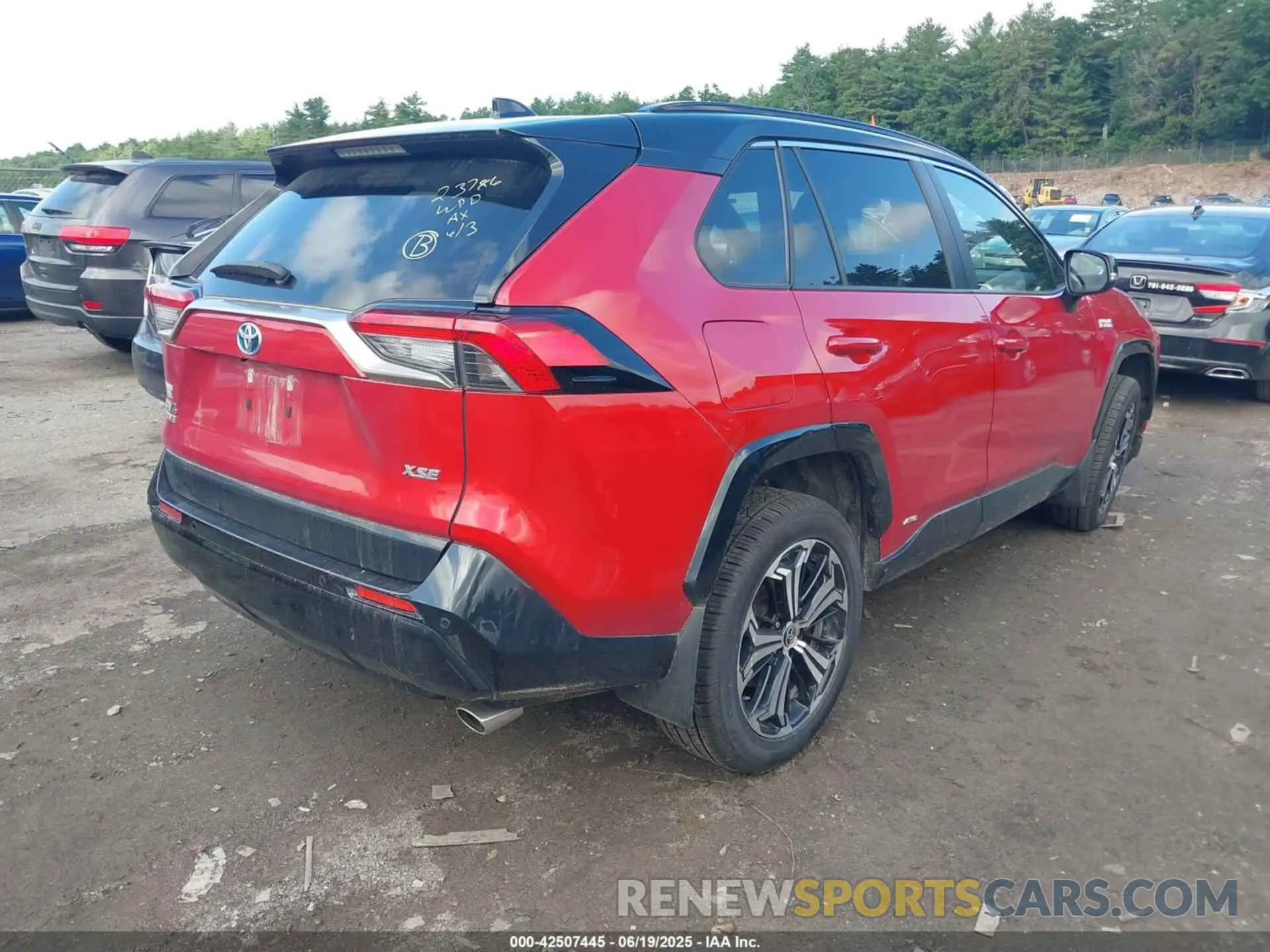4 Photograph of a damaged car JTMFB3FV7ND083838 TOYOTA RAV4 PRIME 2022