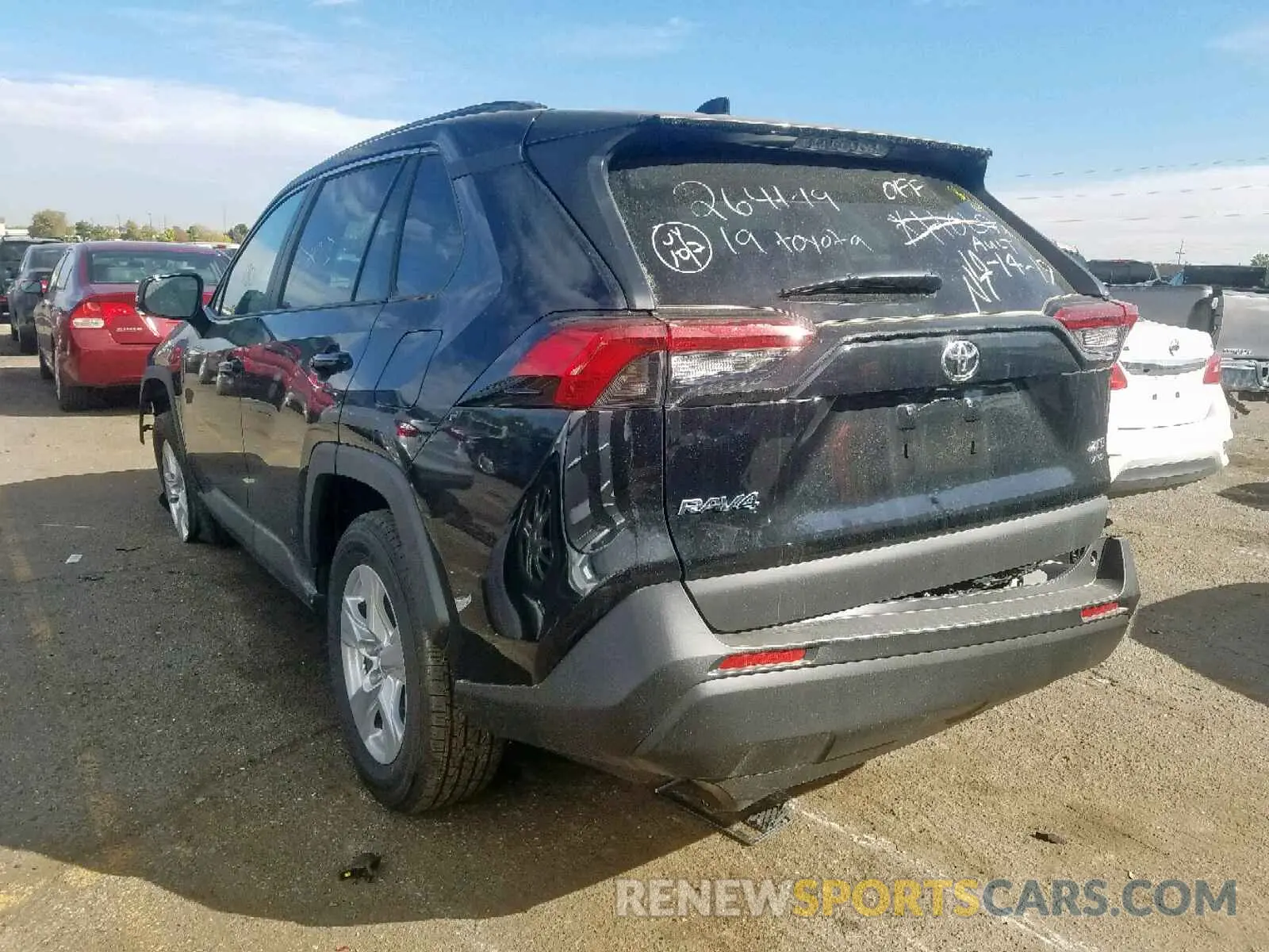 3 Фотография поврежденного автомобиля 2T3P1RFV0KW062600 TOYOTA RAV4 XLE 2019