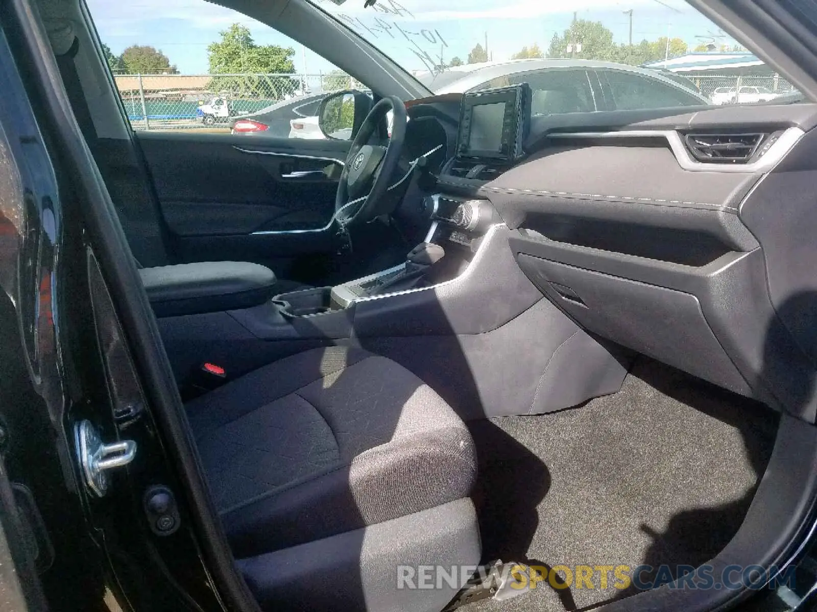 5 Фотография поврежденного автомобиля 2T3P1RFV0KW062600 TOYOTA RAV4 XLE 2019