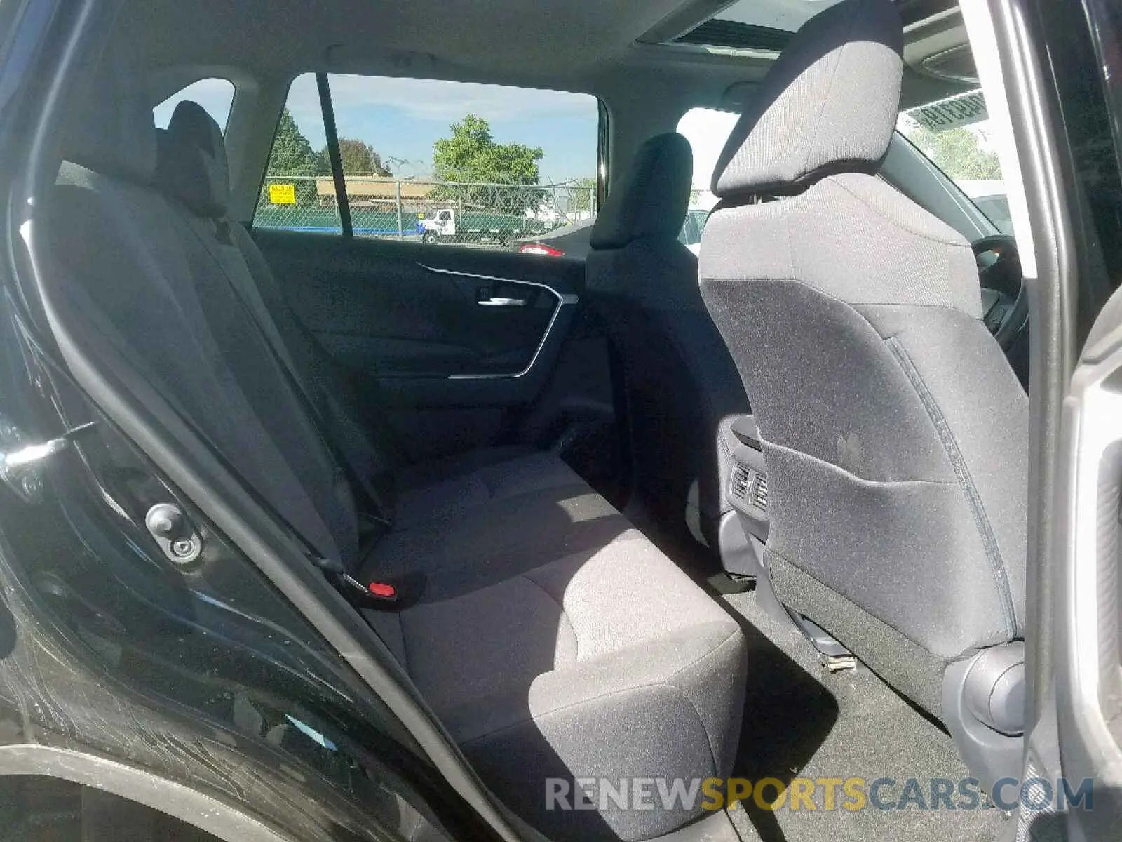 6 Фотография поврежденного автомобиля 2T3P1RFV0KW062600 TOYOTA RAV4 XLE 2019