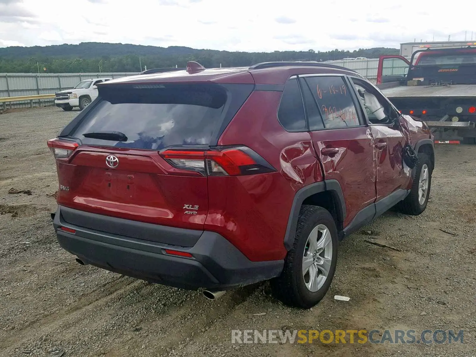 4 Photograph of a damaged car 2T3P1RFVXKW010892 TOYOTA RAV4 XLE 2019