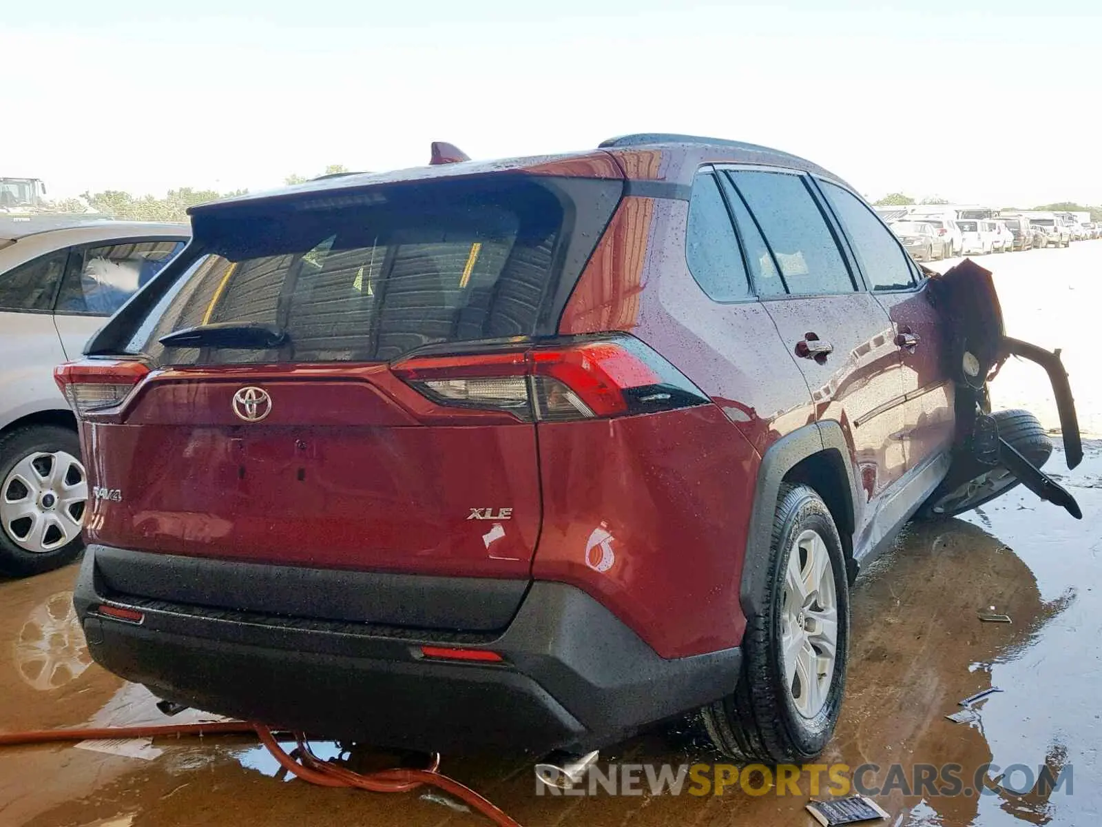 4 Фотография поврежденного автомобиля 2T3W1RFV0KC010493 TOYOTA RAV4 XLE 2019