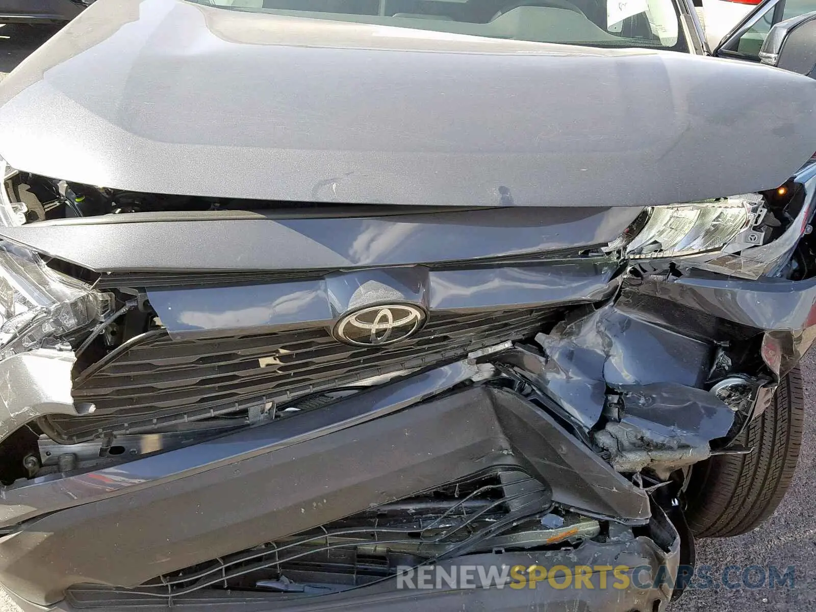 7 Photograph of a damaged car 2T3W1RFV1KW029150 TOYOTA RAV4 XLE 2019