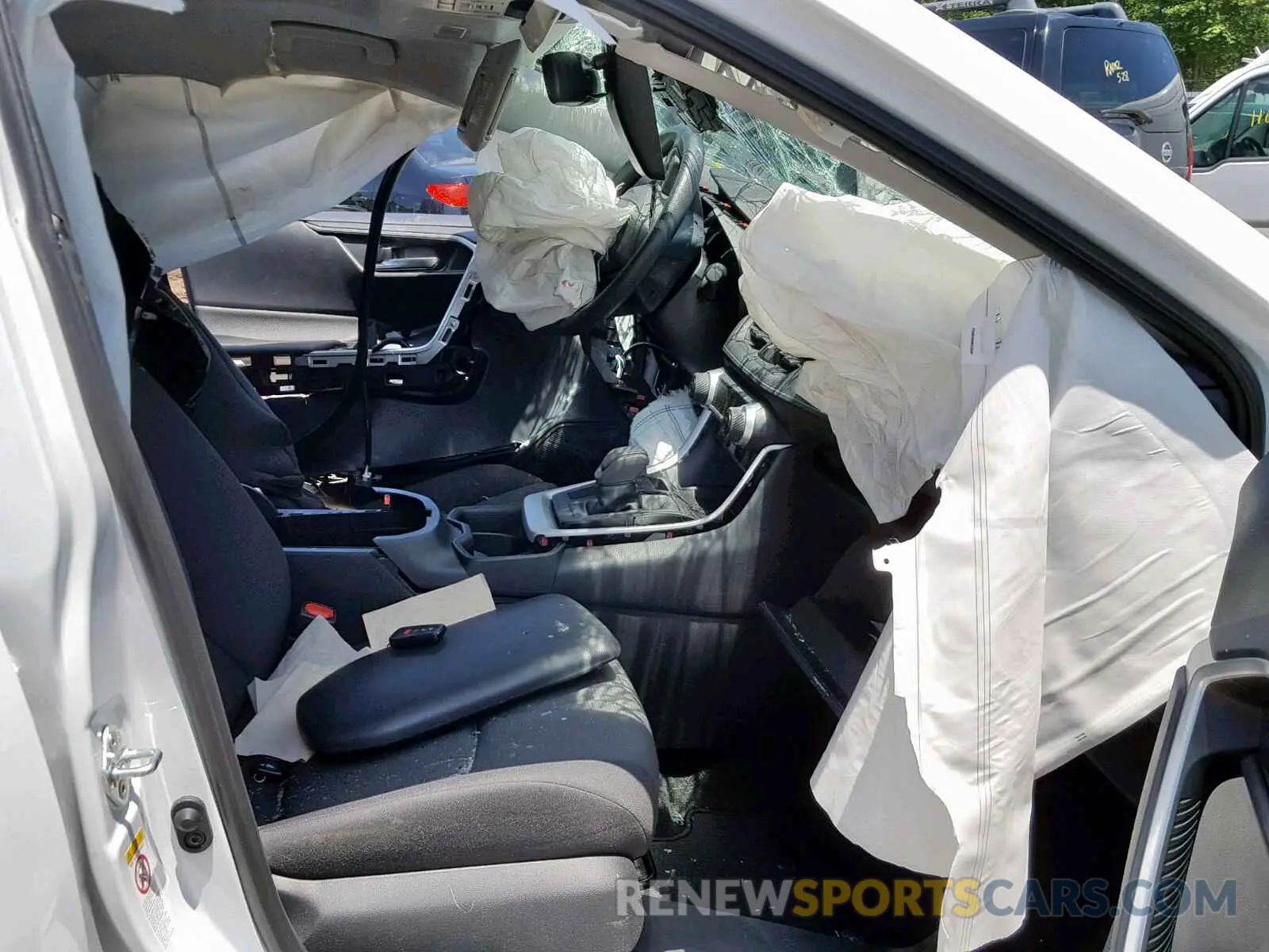 5 Photograph of a damaged car 2T3W1RFV2KW002958 TOYOTA RAV4 XLE 2019