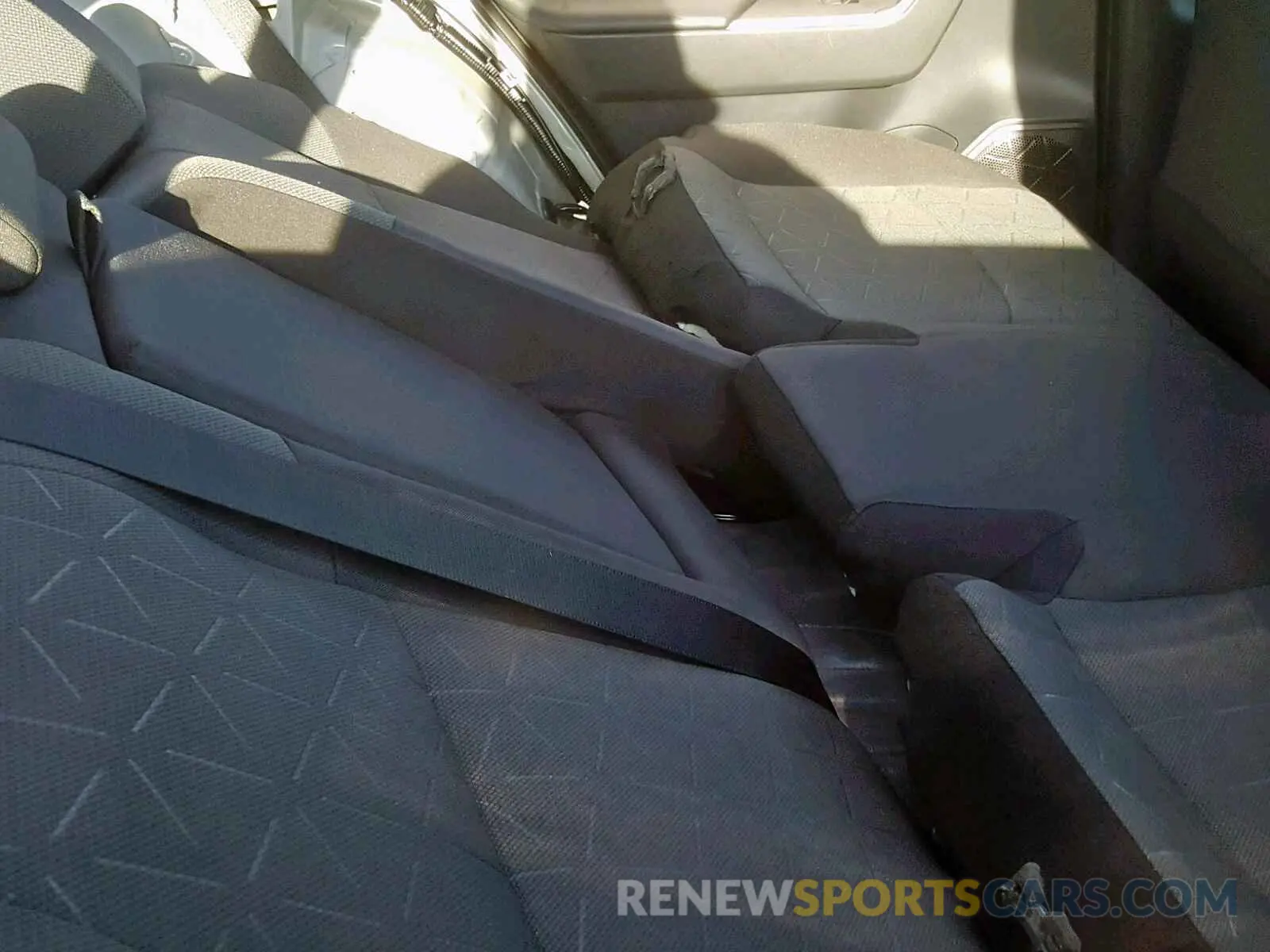 6 Photograph of a damaged car 2T3W1RFV3KW022328 TOYOTA RAV4 XLE 2019