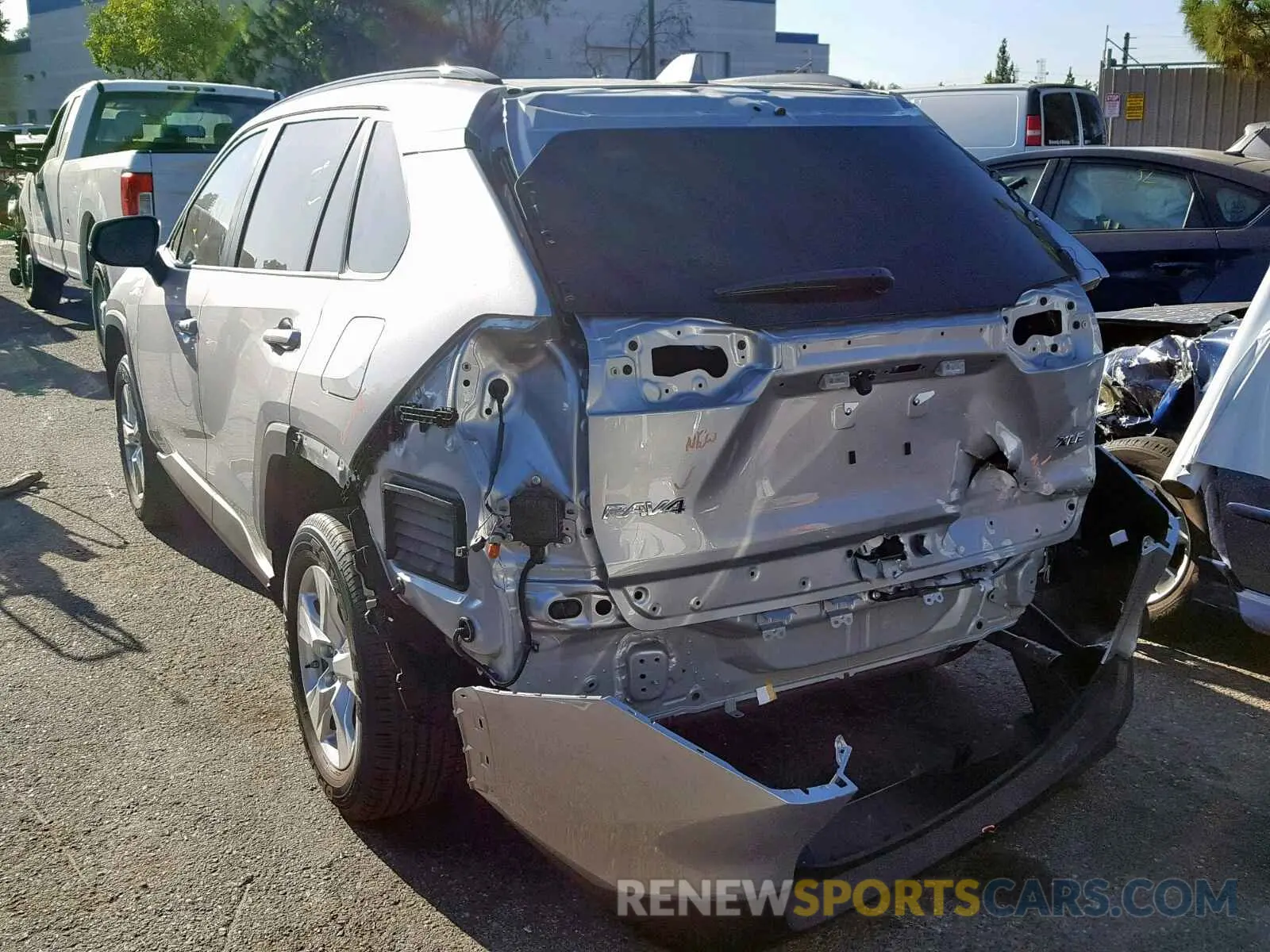 3 Photograph of a damaged car 2T3W1RFVXKW042575 TOYOTA RAV4 XLE 2019