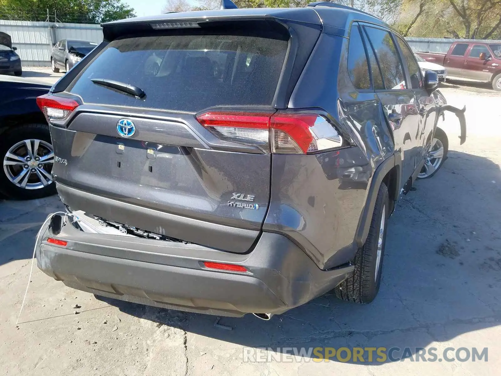 4 Photograph of a damaged car JTMRWRFV6KD012646 TOYOTA RAV4 XLE 2019