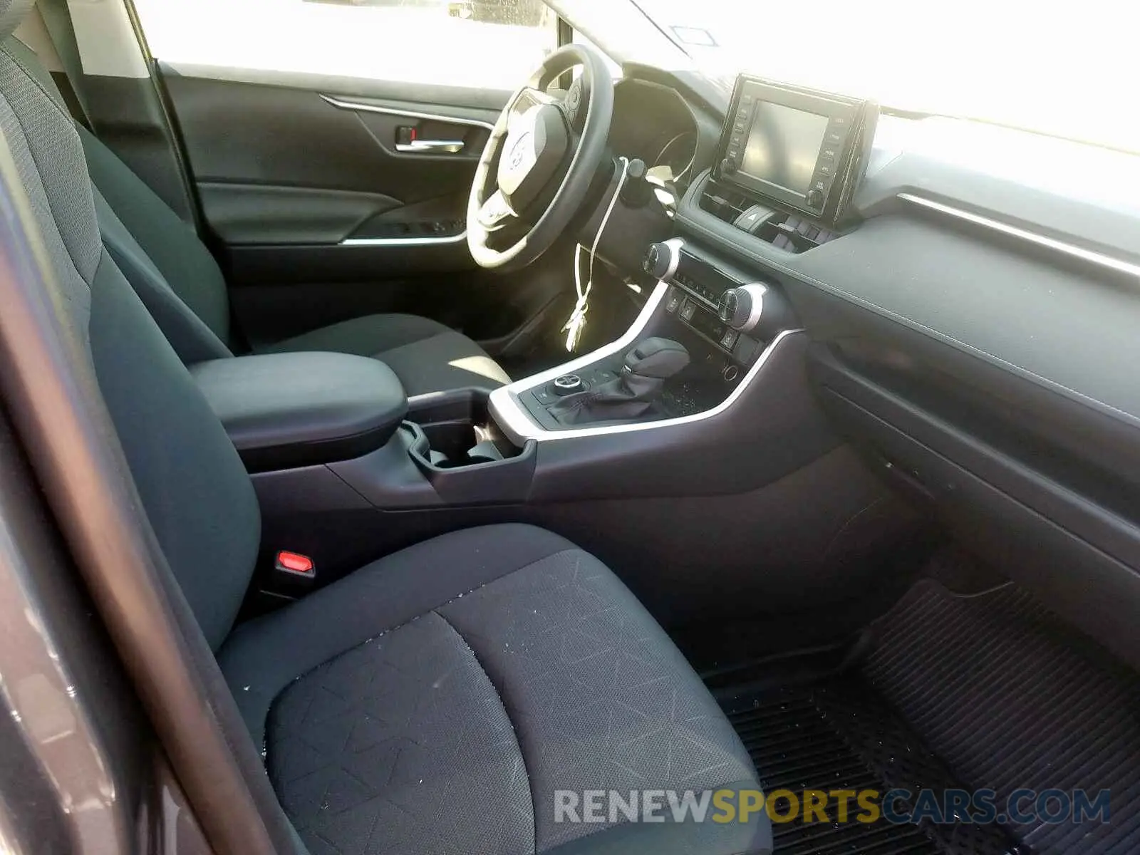 5 Photograph of a damaged car JTMRWRFV6KD012646 TOYOTA RAV4 XLE 2019