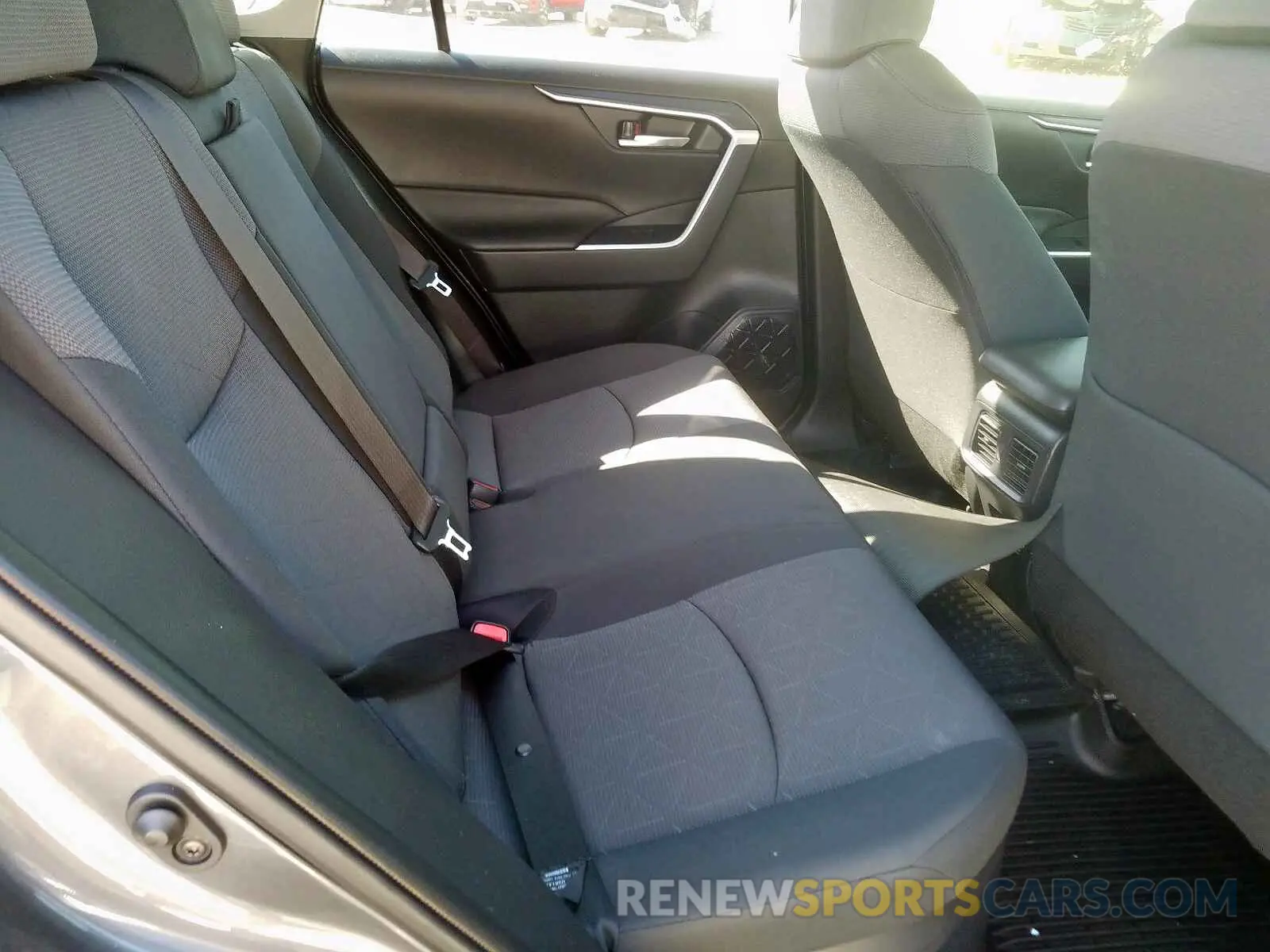 6 Photograph of a damaged car JTMRWRFV6KD012646 TOYOTA RAV4 XLE 2019