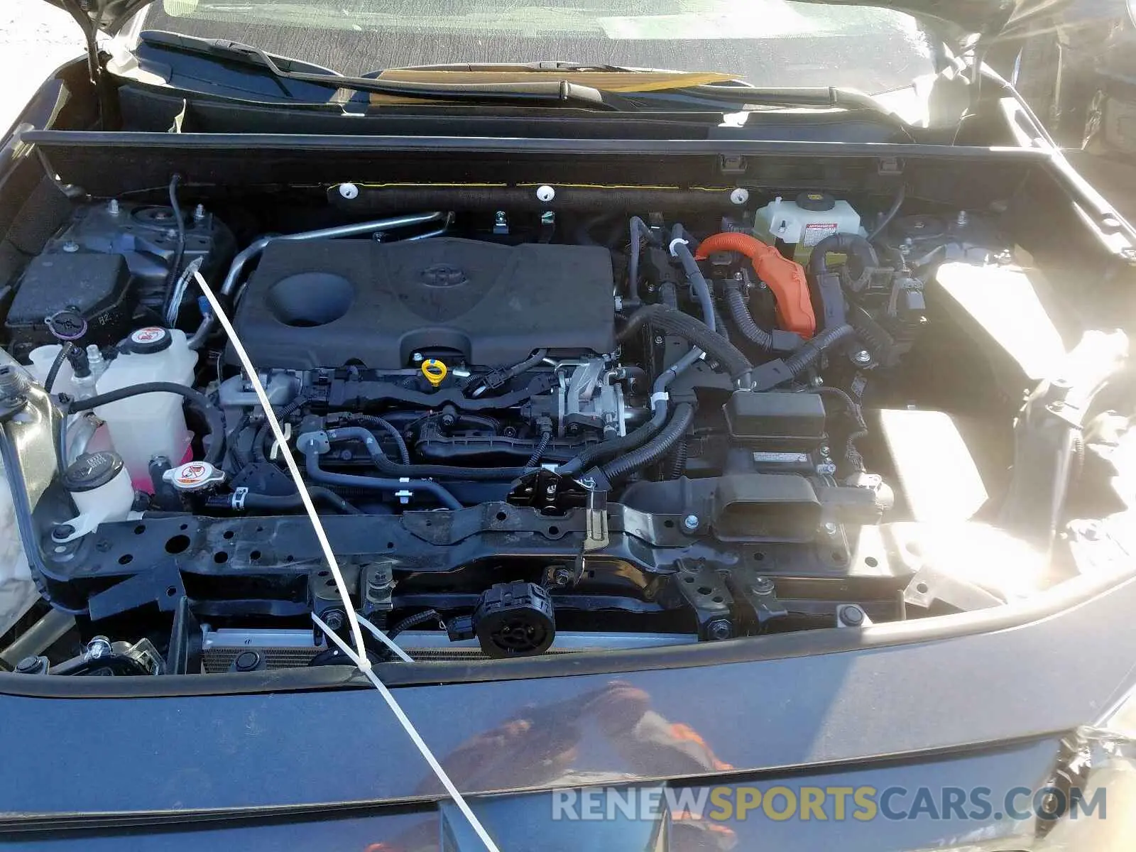 7 Photograph of a damaged car JTMRWRFV6KD012646 TOYOTA RAV4 XLE 2019