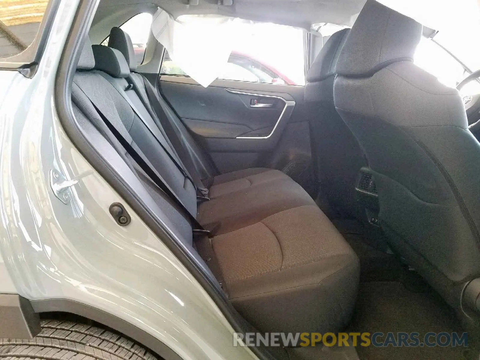 6 Photograph of a damaged car JTMW1RFV6KJ014528 TOYOTA RAV4 XLE 2019