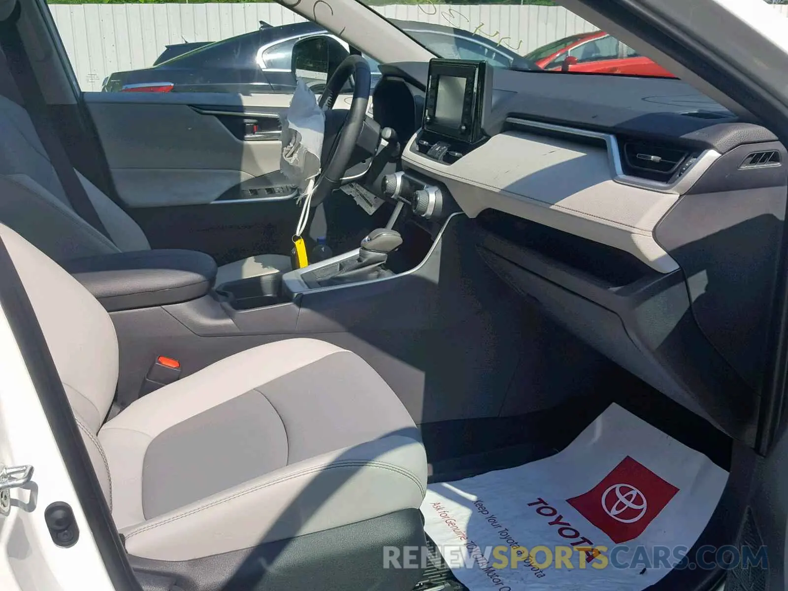 5 Фотография поврежденного автомобиля 2T3C1RFV4KC013271 TOYOTA RAV4 XLE P 2019