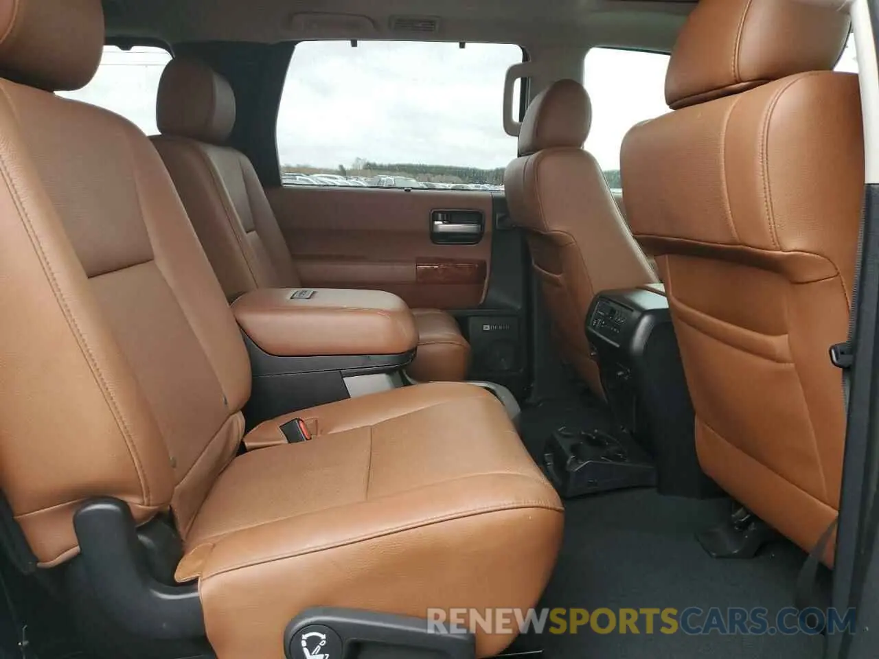 11 Фотография поврежденного автомобиля 5TDDY5G11KS168154 TOYOTA SEQUOIA 2019