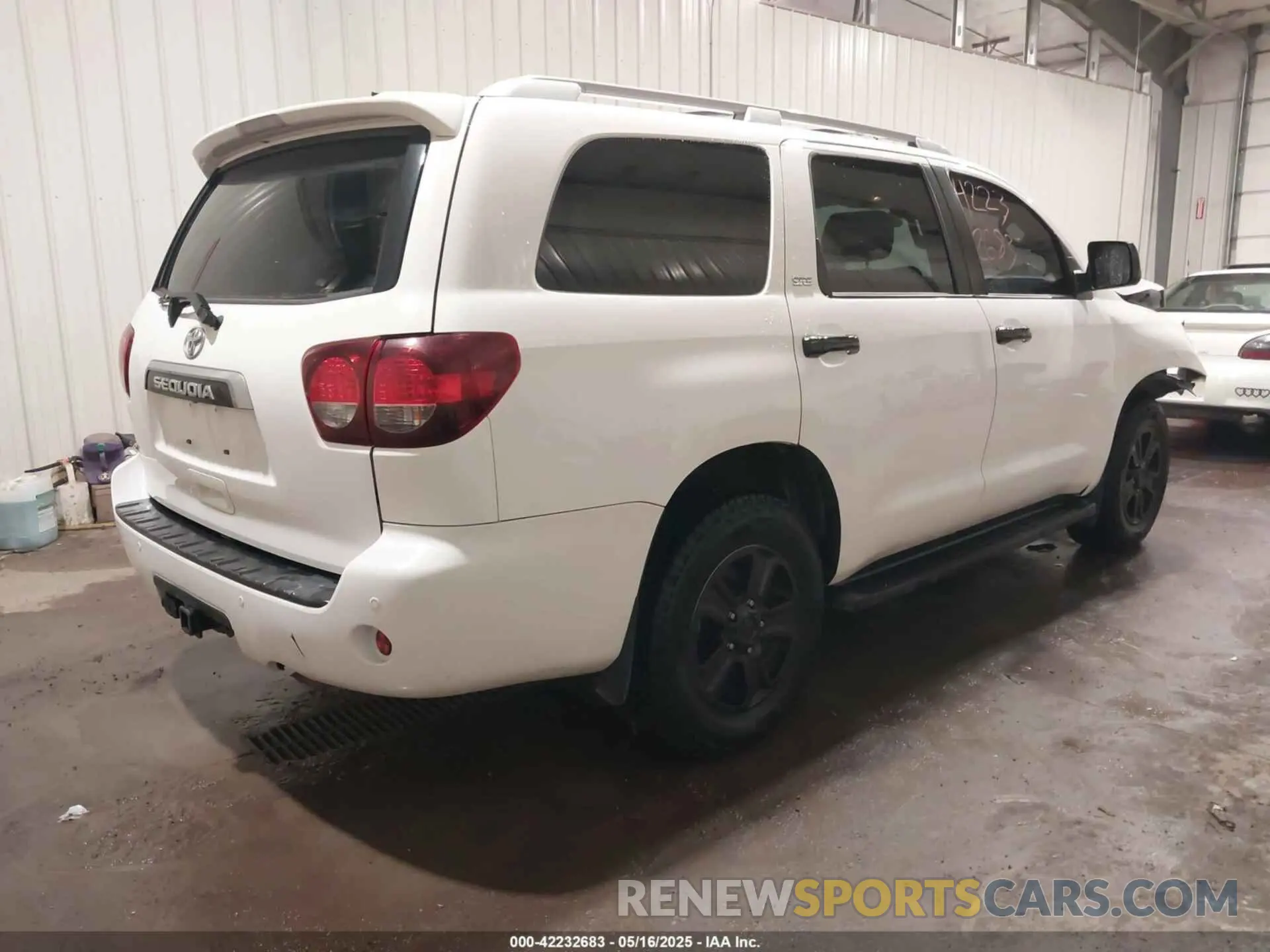 4 Photograph of a damaged car 5TDBY5G12LS177843 TOYOTA SEQUOIA 2020