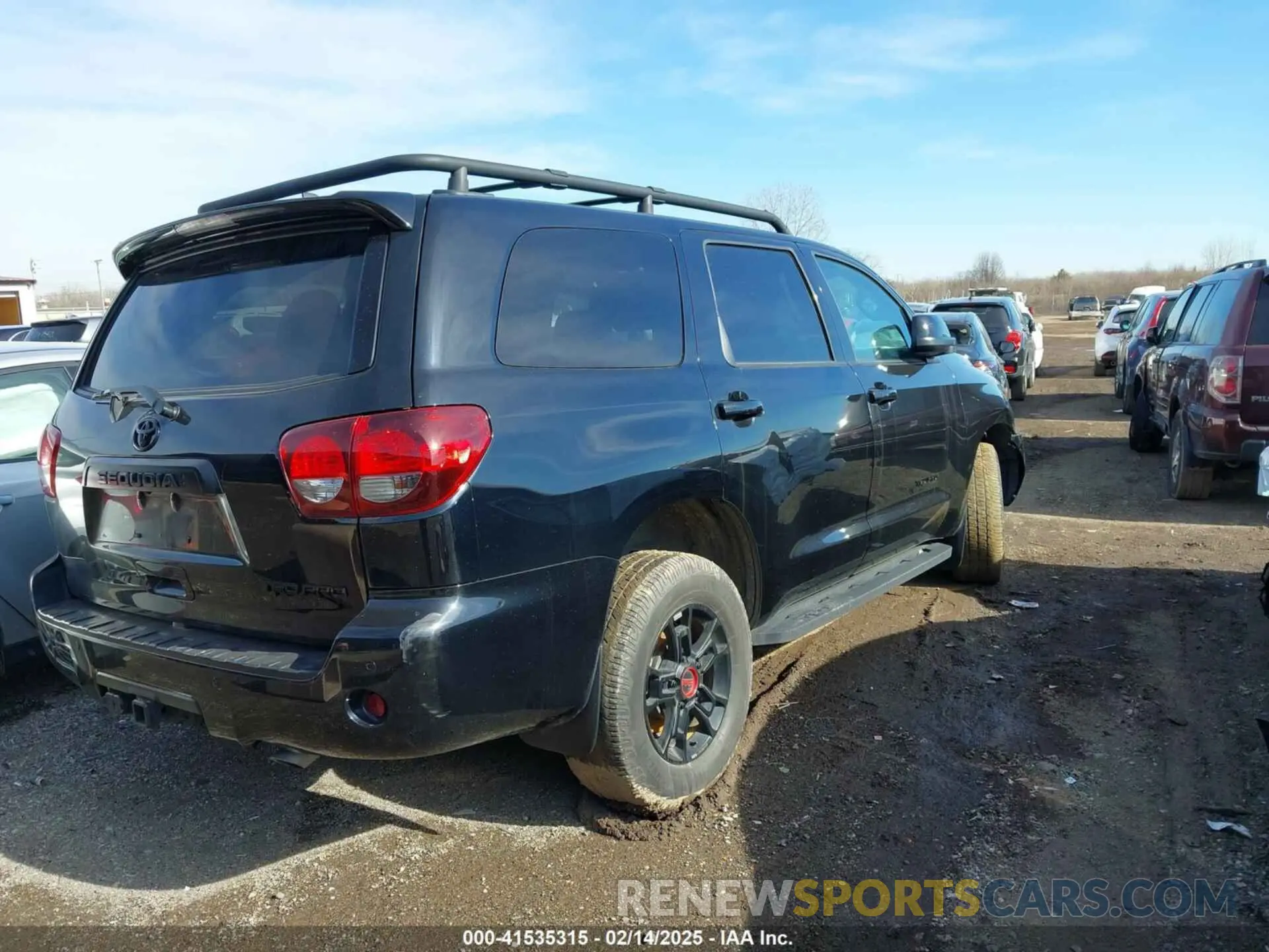 4 Photograph of a damaged car 5TDEY5B14NS187796 TOYOTA SEQUOIA 2022